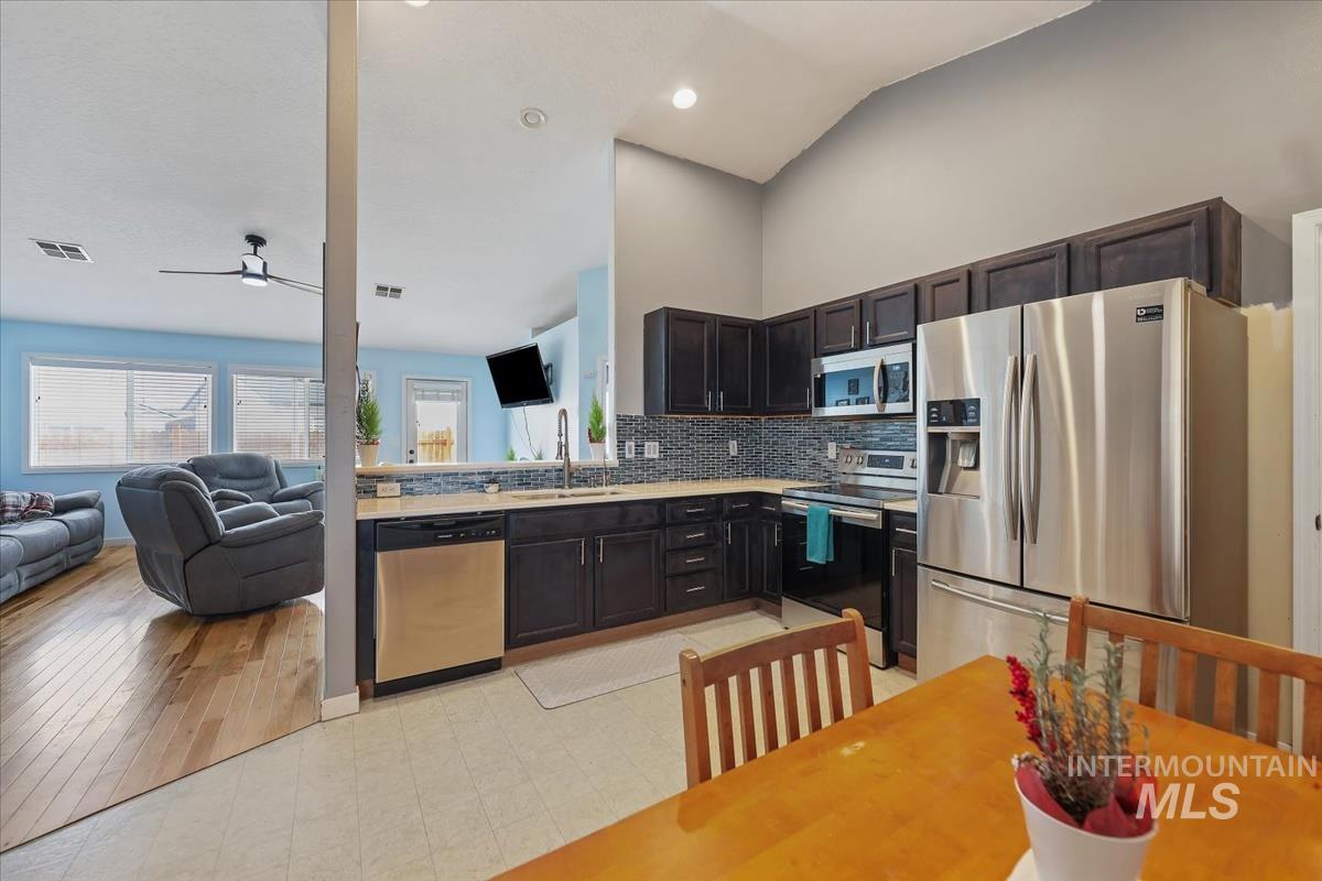 3819 Topeka Ave, Caldwell, Idaho 83605, 3 Bedrooms, 2 Bathrooms, Residential For Sale, Price $359,900,MLS 98968350