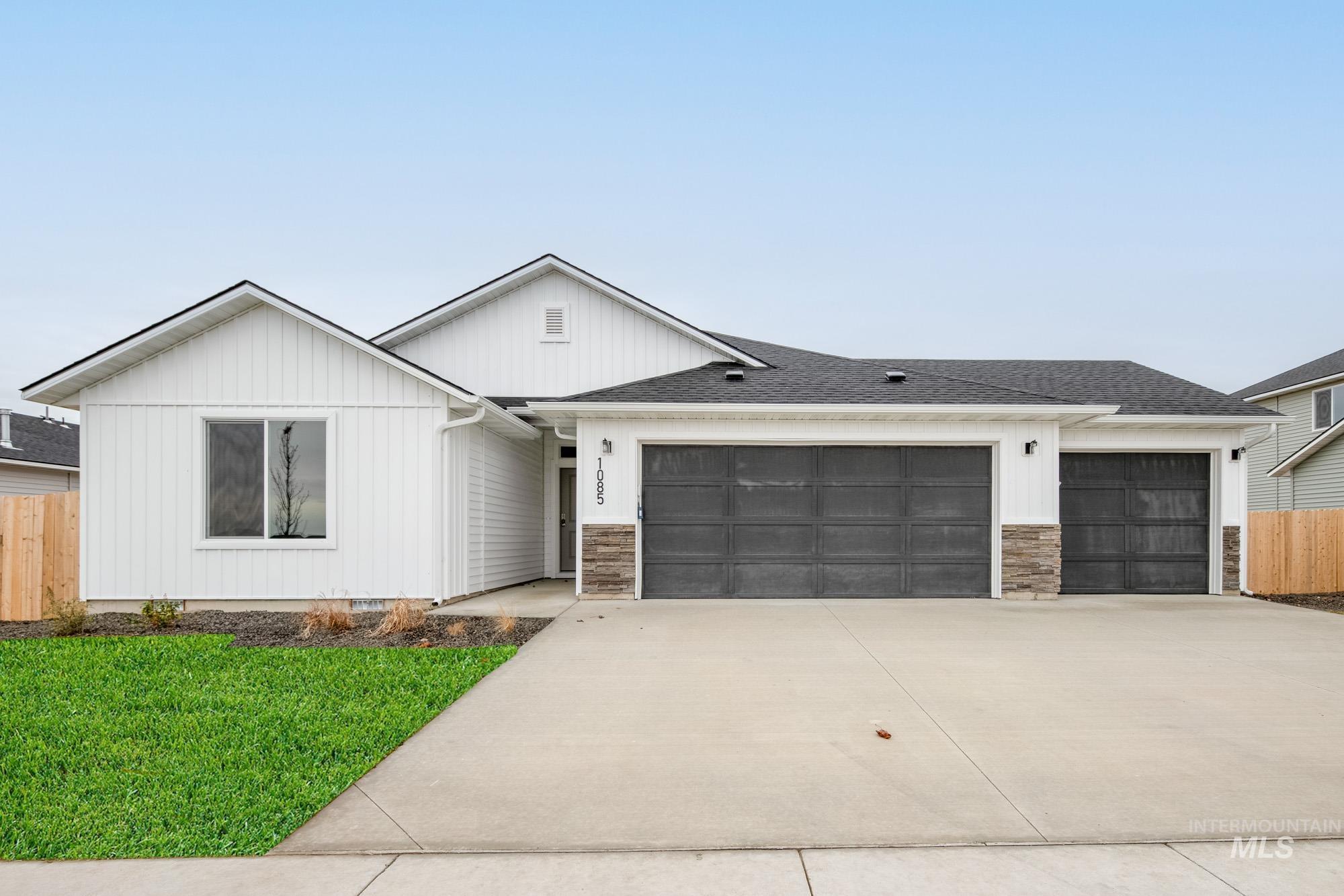 1085 Grass Pond Ave, Middleton, Idaho 83644, 4 Bedrooms, 2 Bathrooms, Residential For Sale, Price $455,990,MLS 98968351