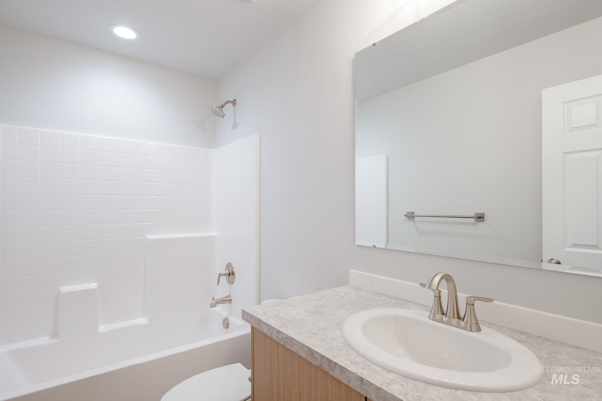 1085 Grass Pond Ave, Middleton, Idaho 83644, 4 Bedrooms, 2 Bathrooms, Residential For Sale, Price $455,990,MLS 98968351