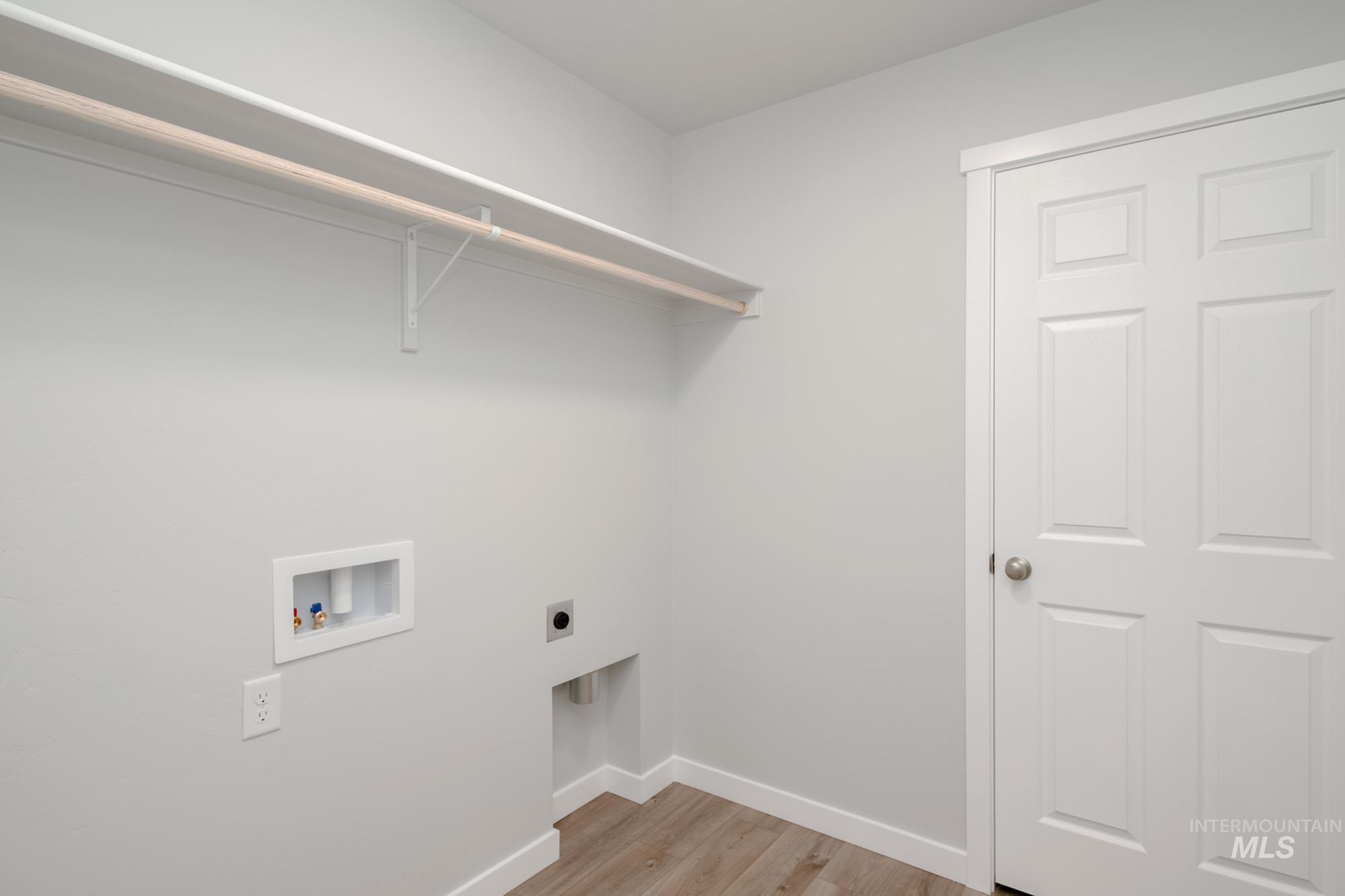 1085 Grass Pond Ave, Middleton, Idaho 83644, 4 Bedrooms, 2 Bathrooms, Residential For Sale, Price $455,990,MLS 98968351