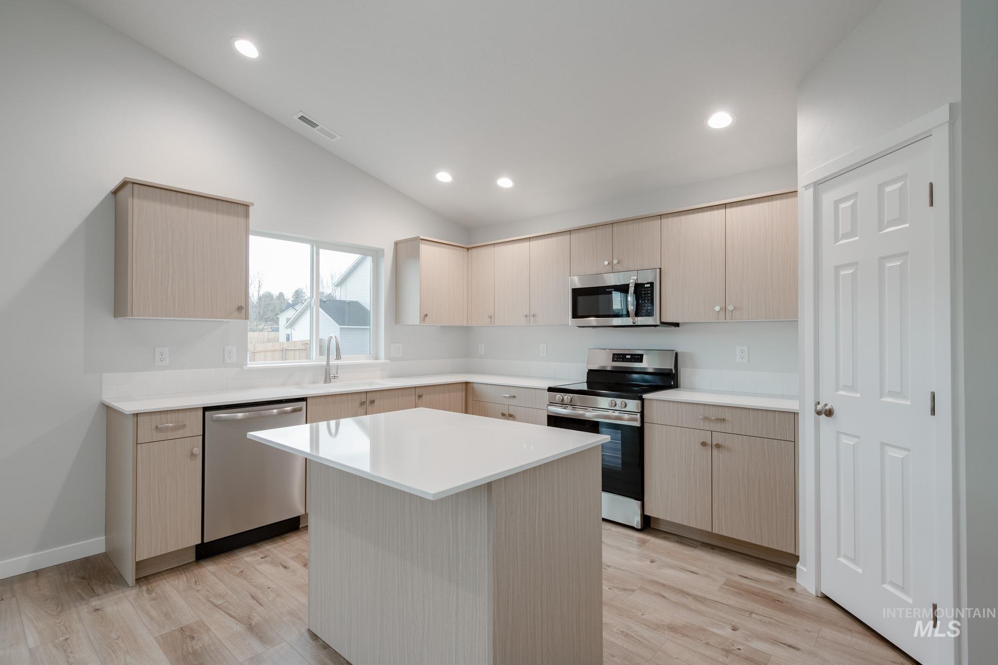 1085 Grass Pond Ave, Middleton, Idaho 83644, 4 Bedrooms, 2 Bathrooms, Residential For Sale, Price $455,990,MLS 98968351