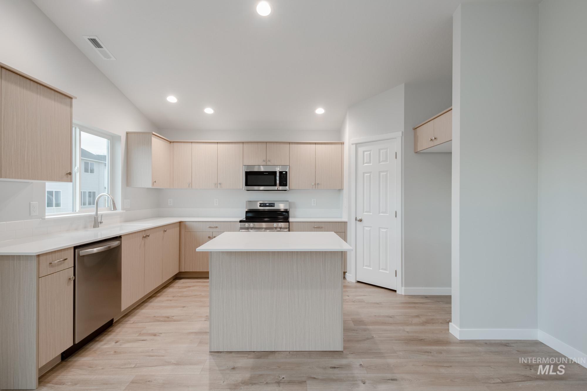 1085 Grass Pond Ave, Middleton, Idaho 83644, 4 Bedrooms, 2 Bathrooms, Residential For Sale, Price $455,990,MLS 98968351