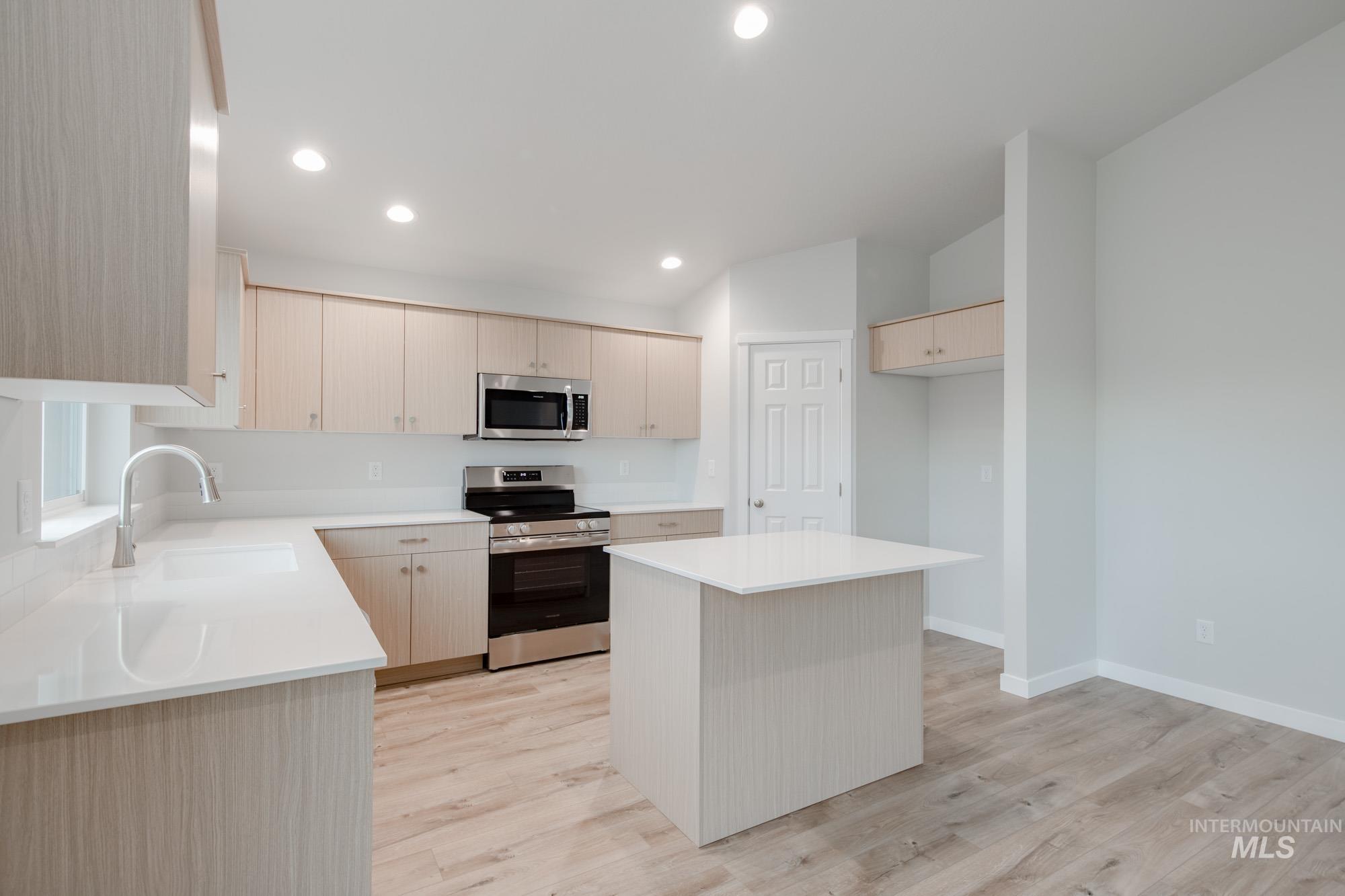 1085 Grass Pond Ave, Middleton, Idaho 83644, 4 Bedrooms, 2 Bathrooms, Residential For Sale, Price $455,990,MLS 98968351