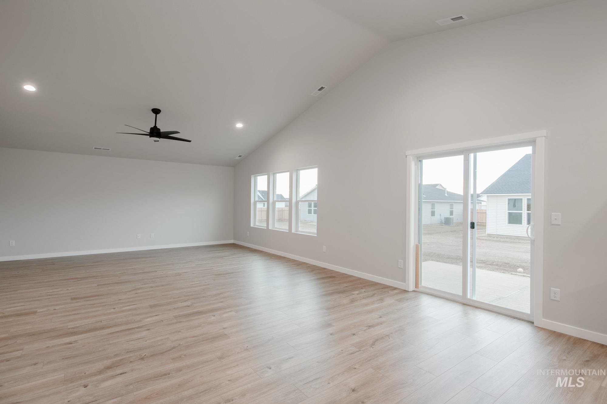 1085 Grass Pond Ave, Middleton, Idaho 83644, 4 Bedrooms, 2 Bathrooms, Residential For Sale, Price $455,990,MLS 98968351