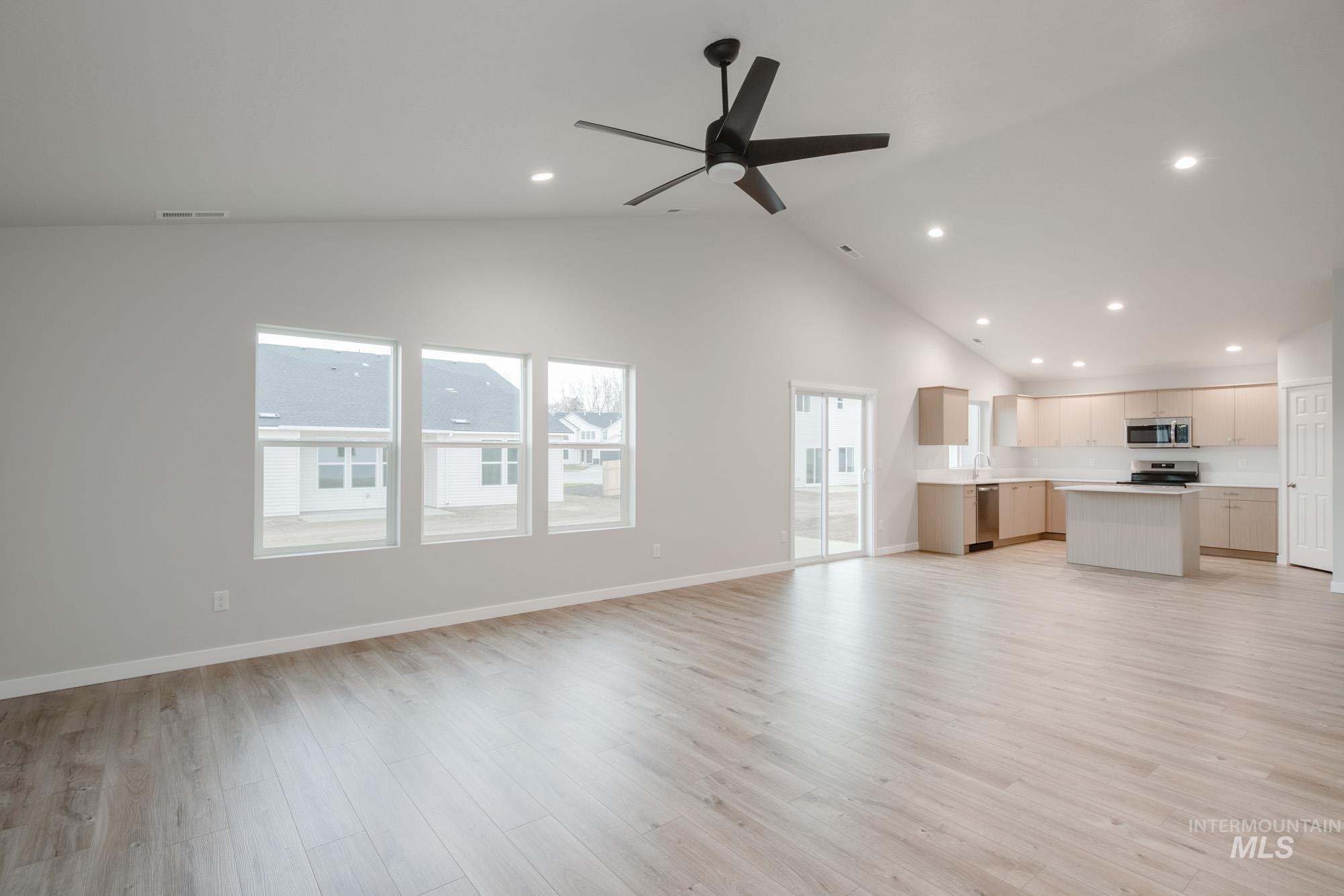 1085 Grass Pond Ave, Middleton, Idaho 83644, 4 Bedrooms, 2 Bathrooms, Residential For Sale, Price $455,990,MLS 98968351