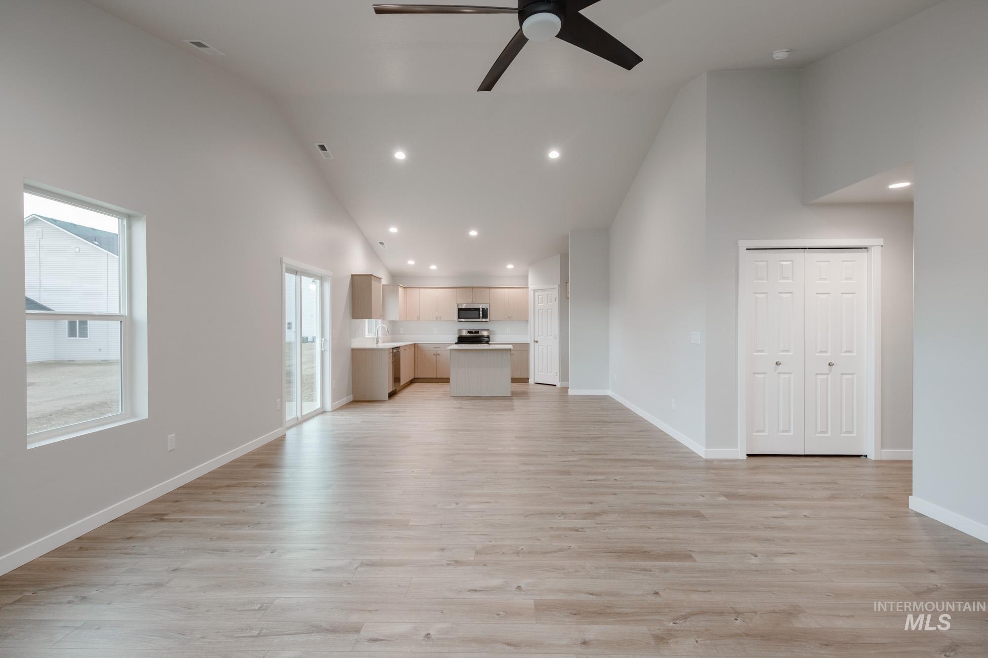 1085 Grass Pond Ave, Middleton, Idaho 83644, 4 Bedrooms, 2 Bathrooms, Residential For Sale, Price $455,990,MLS 98968351