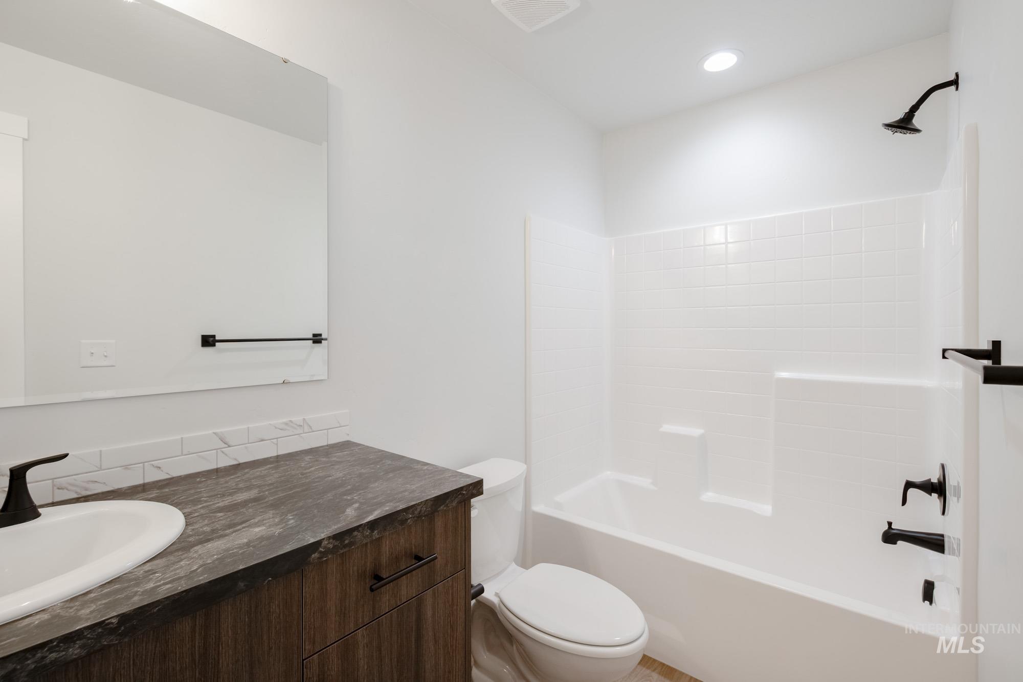 9095 W Violet St, Nampa, Idaho 83687, 5 Bedrooms, 3 Bathrooms, Residential For Sale, Price $489,990, 98968360