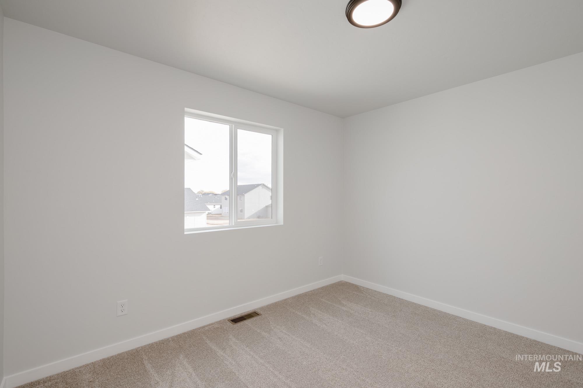 9095 W Violet St, Nampa, Idaho 83687, 5 Bedrooms, 3 Bathrooms, Residential For Sale, Price $489,990, 98968360