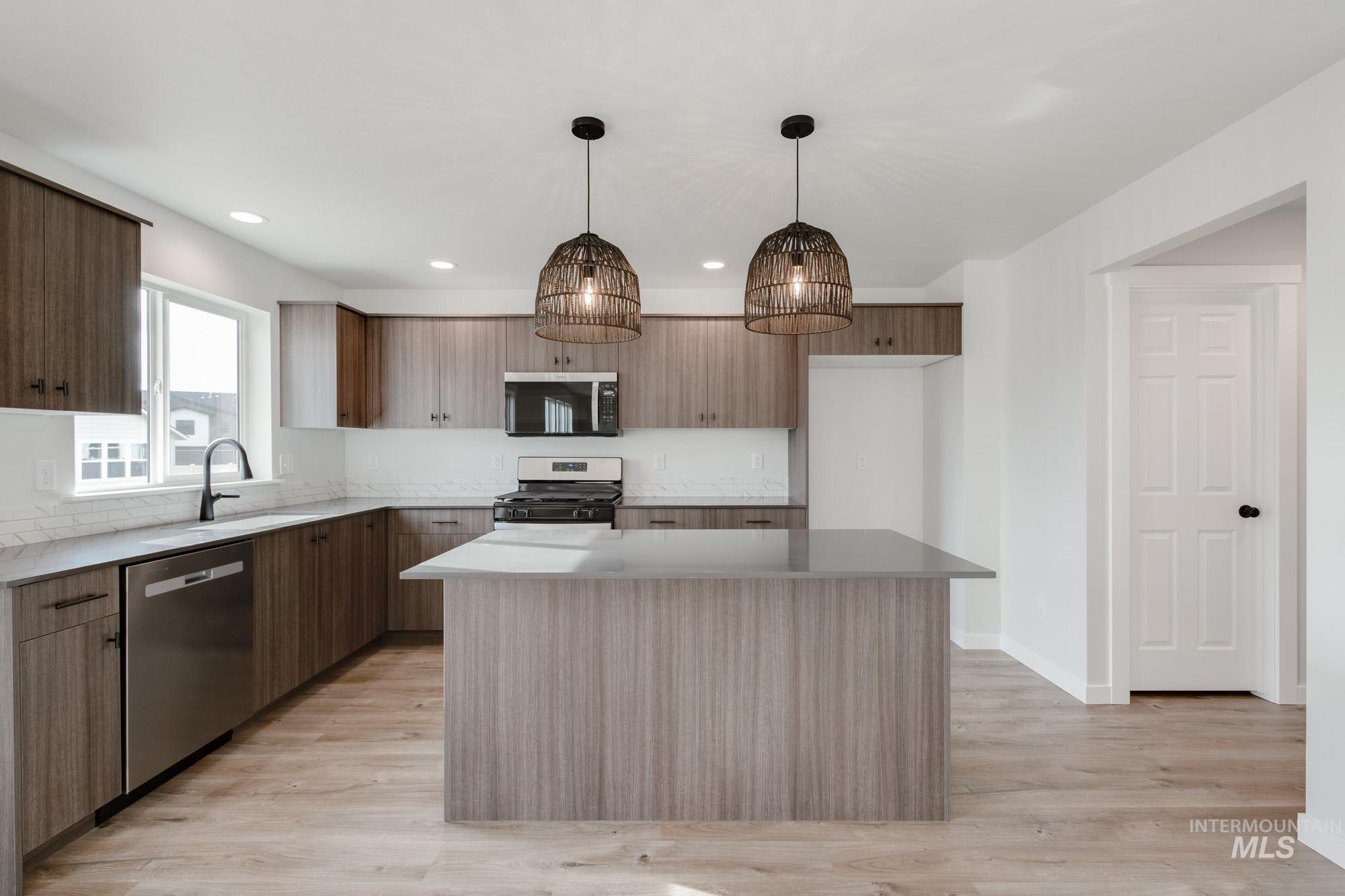 9095 W Violet St, Nampa, Idaho 83687, 5 Bedrooms, 3 Bathrooms, Residential For Sale, Price $489,990,MLS 98968360