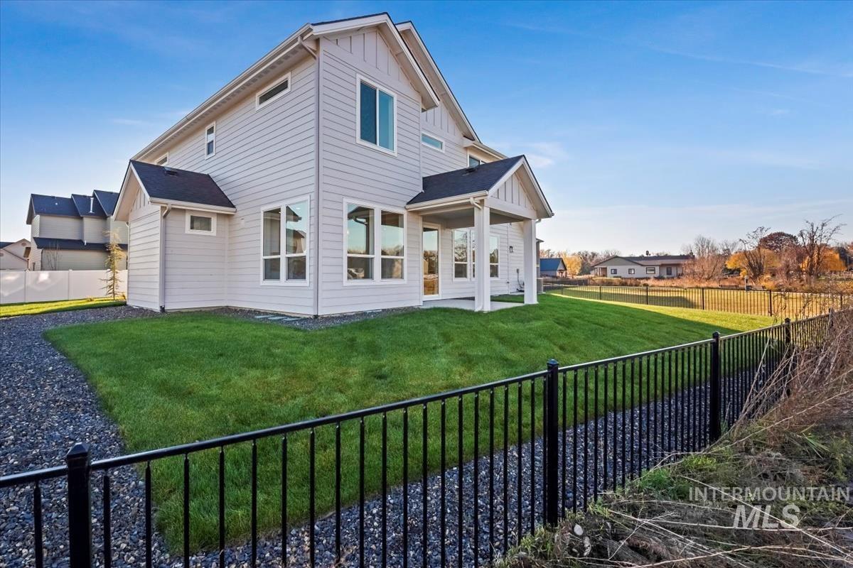 404 Hidden Mill Ct, Middleton, Idaho 83644, 4 Bedrooms, 3 Bathrooms, Residential For Sale, Price $614,900,MLS 98968363