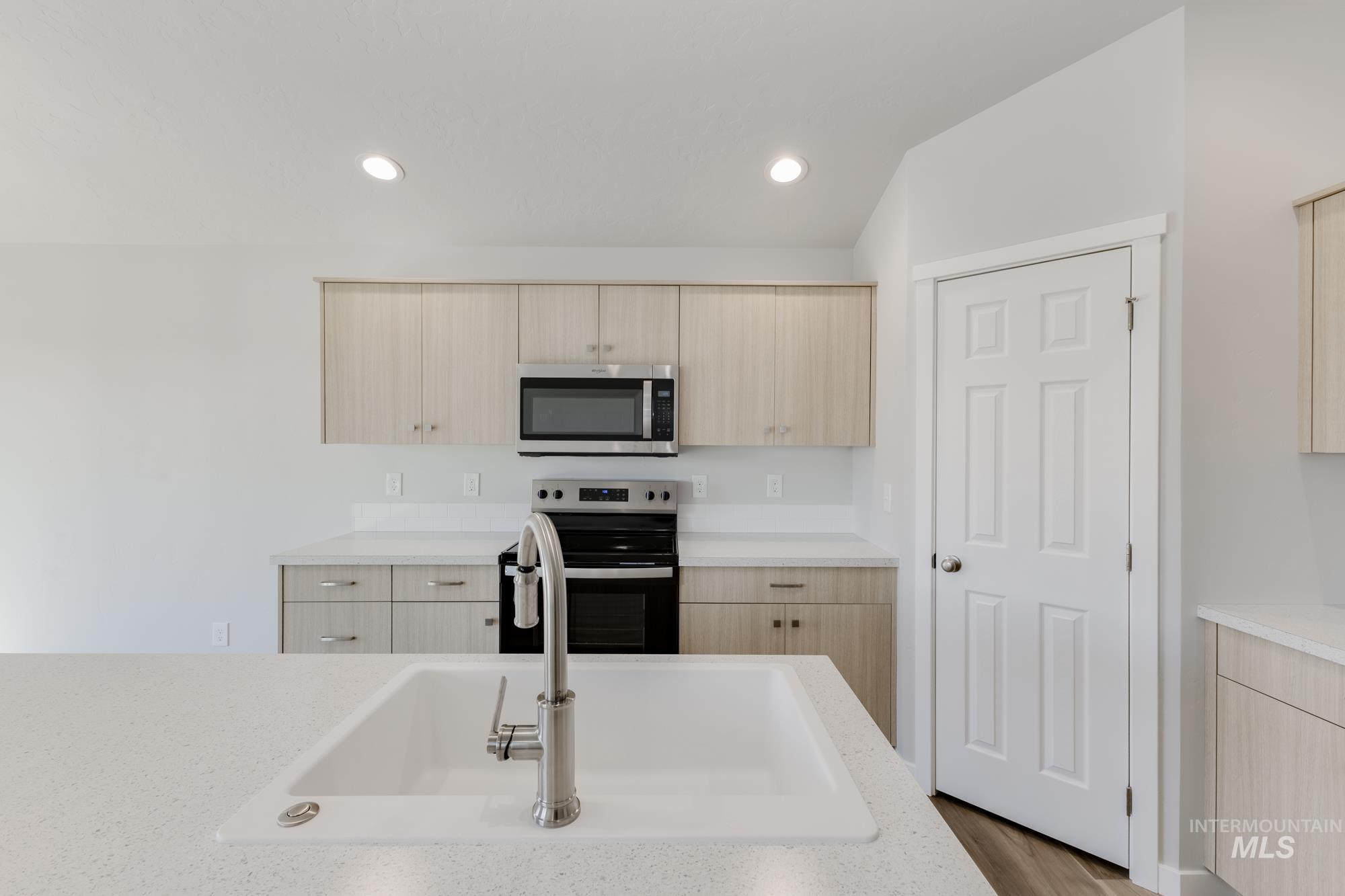 1650 Dyer St, Middleton, Idaho 83644, 3 Bedrooms, 2 Bathrooms, Residential For Sale, Price $415,990,MLS 98968371