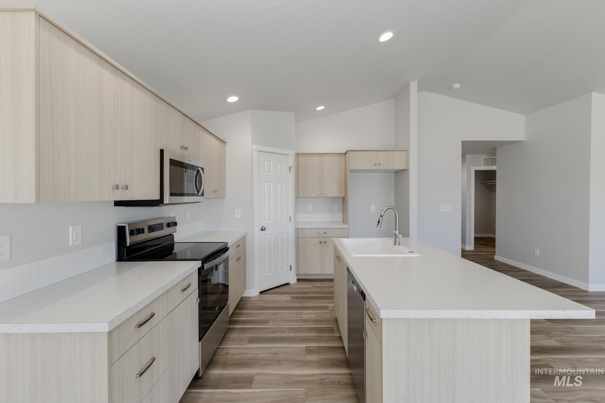 1650 Dyer St, Middleton, Idaho 83644, 3 Bedrooms, 2 Bathrooms, Residential For Sale, Price $415,990,MLS 98968371