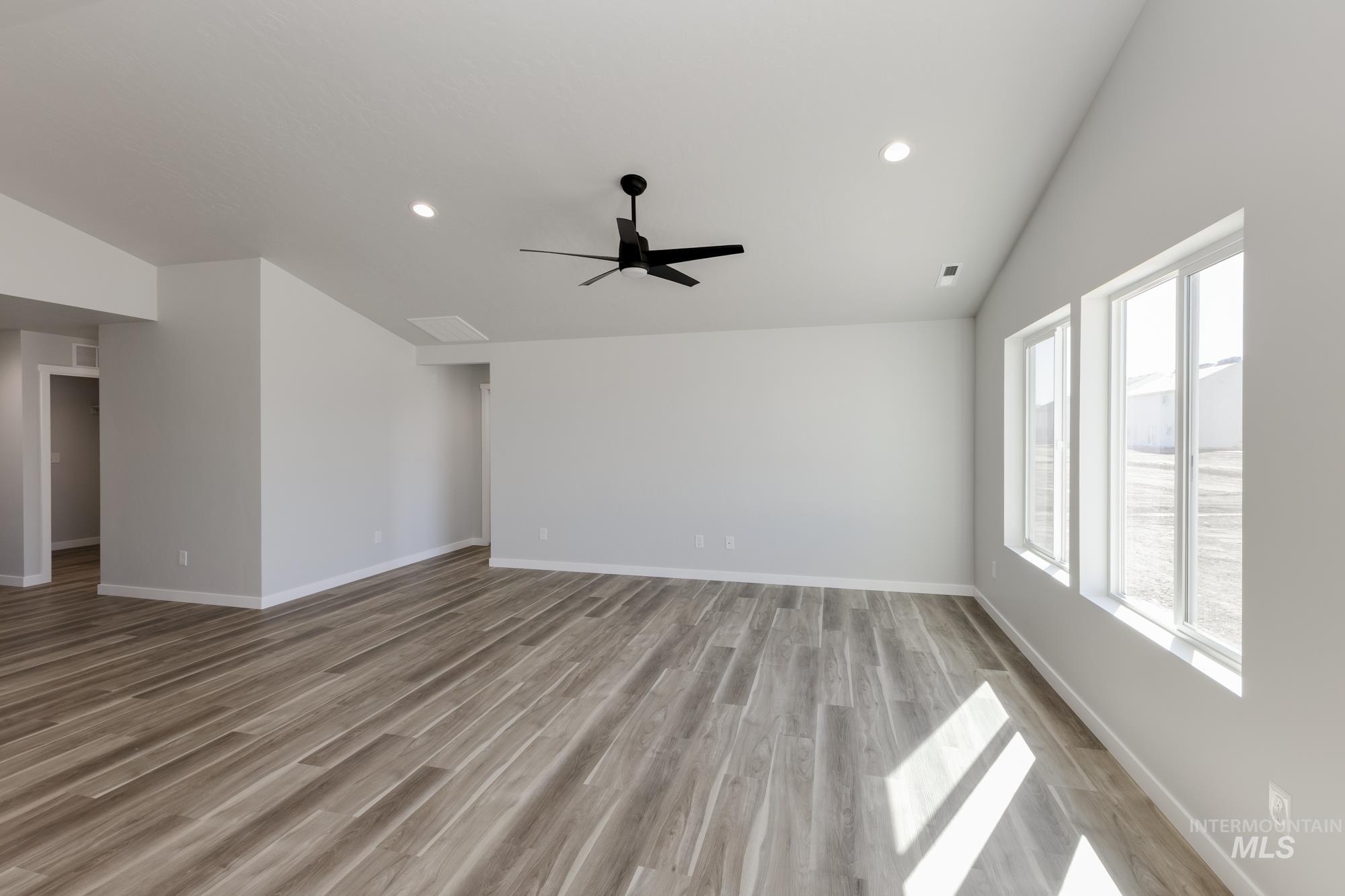 1650 Dyer St, Middleton, Idaho 83644, 3 Bedrooms, 2 Bathrooms, Residential For Sale, Price $415,990,MLS 98968371