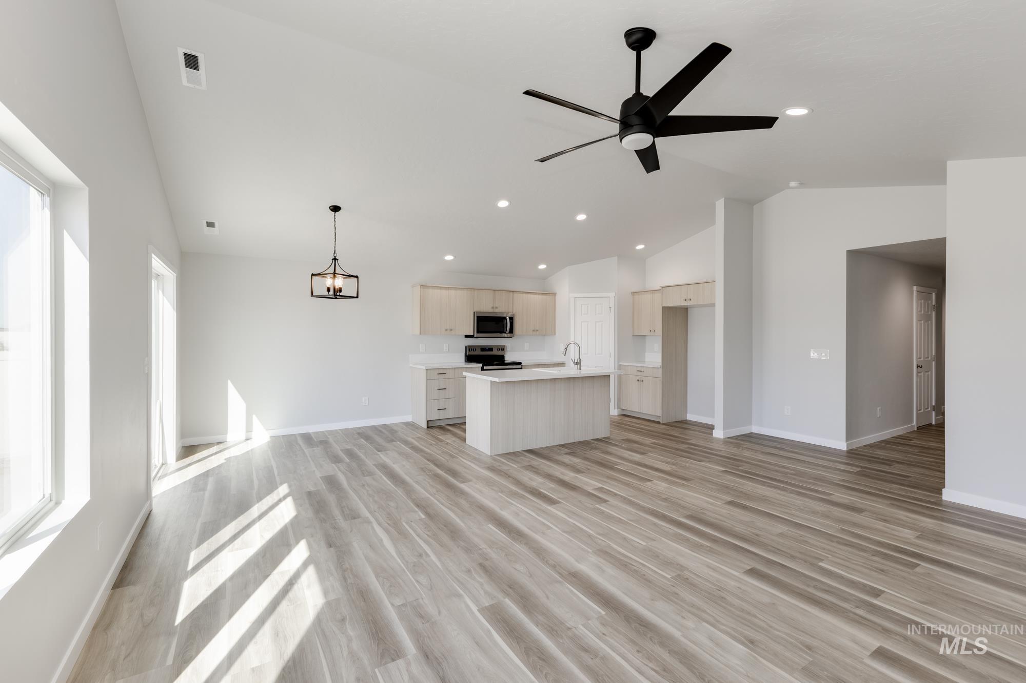 1650 Dyer St, Middleton, Idaho 83644, 3 Bedrooms, 2 Bathrooms, Residential For Sale, Price $415,990,MLS 98968371