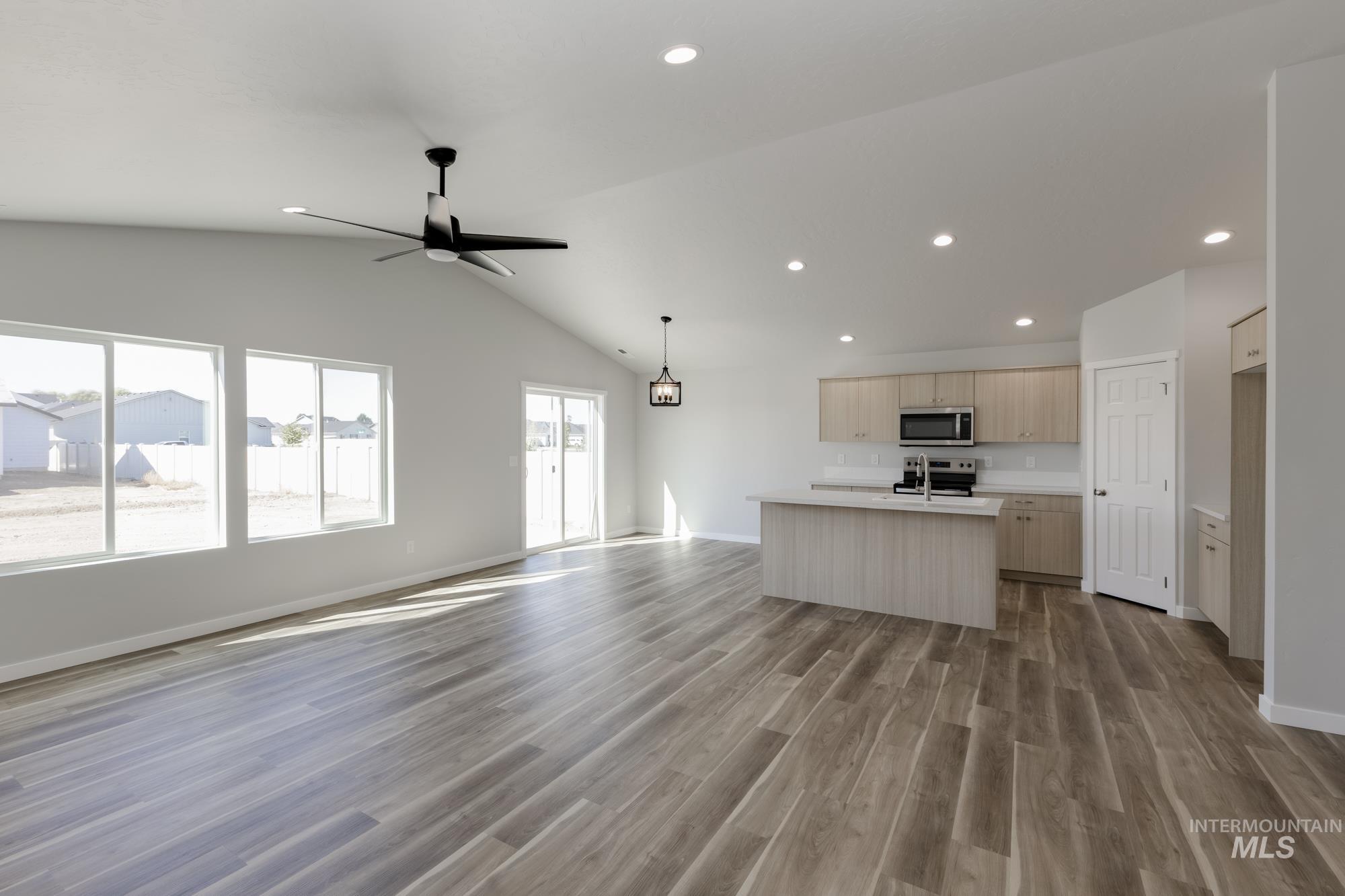 1650 Dyer St, Middleton, Idaho 83644, 3 Bedrooms, 2 Bathrooms, Residential For Sale, Price $415,990,MLS 98968371