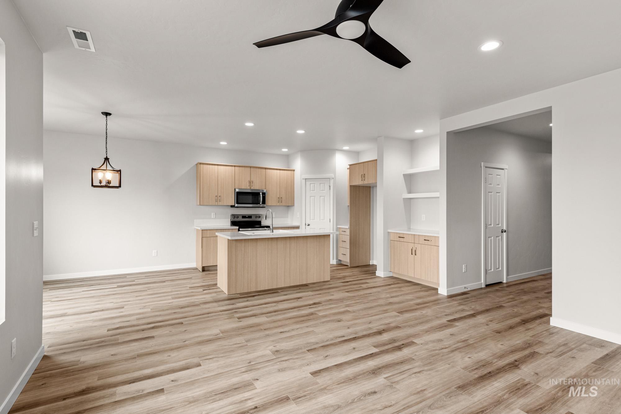 1627 Dyer St, Middleton, Idaho 83644, 3 Bedrooms, 2 Bathrooms, Residential For Sale, Price $419,990,MLS 98968372