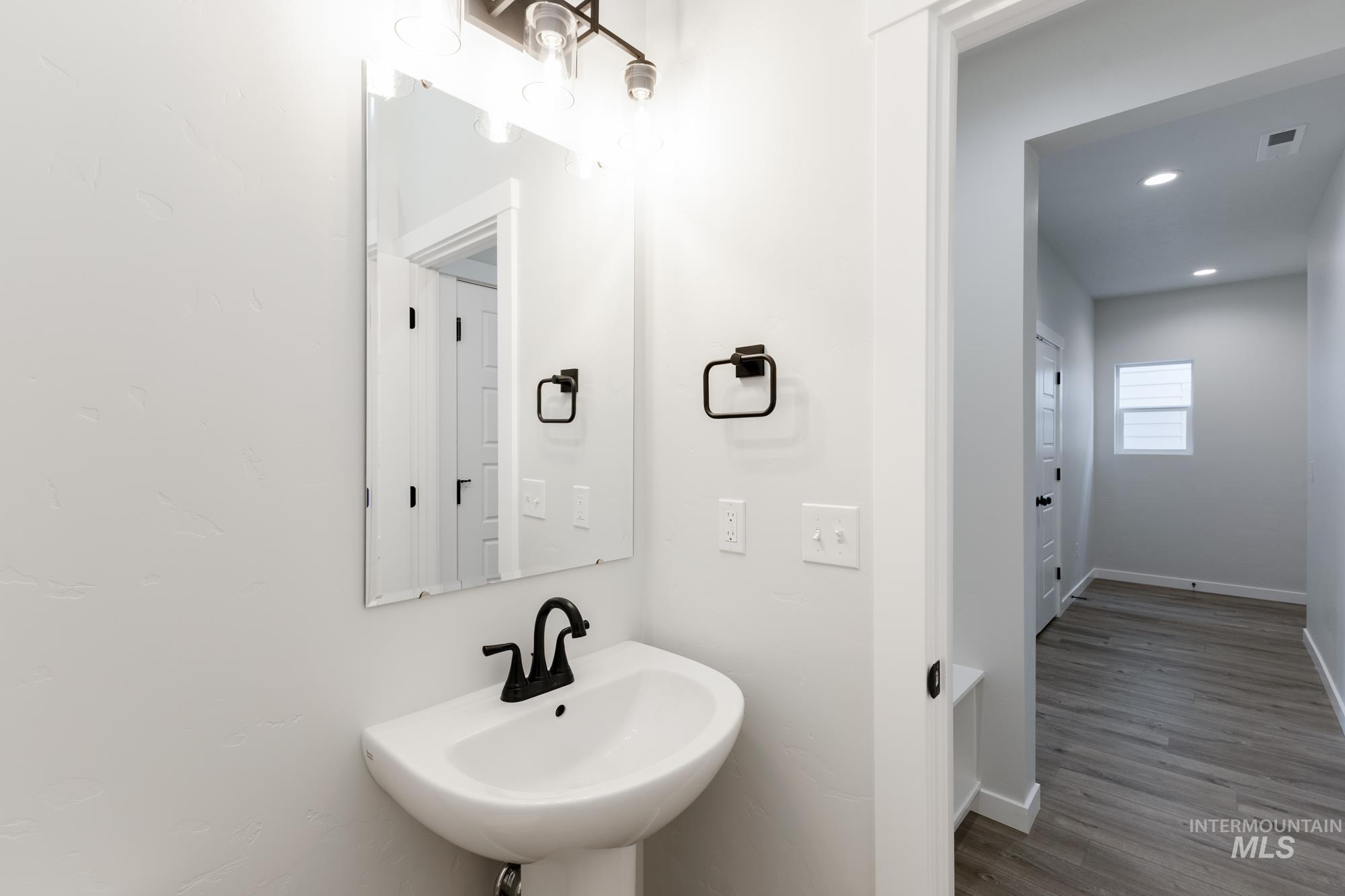 5046 S Amorita Ave, Meridian, Idaho 83642, 3 Bedrooms, 2.5 Bathrooms, Residential For Sale, Price $464,990,MLS 98968373