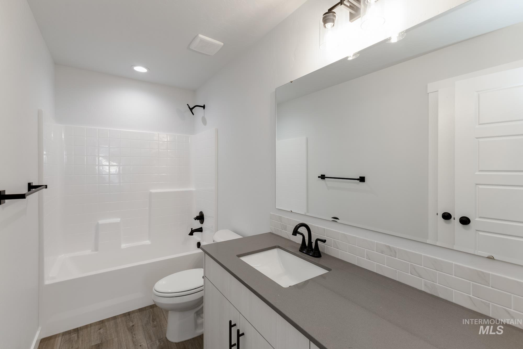 5046 S Amorita Ave, Meridian, Idaho 83642, 3 Bedrooms, 2.5 Bathrooms, Residential For Sale, Price $464,990,MLS 98968373