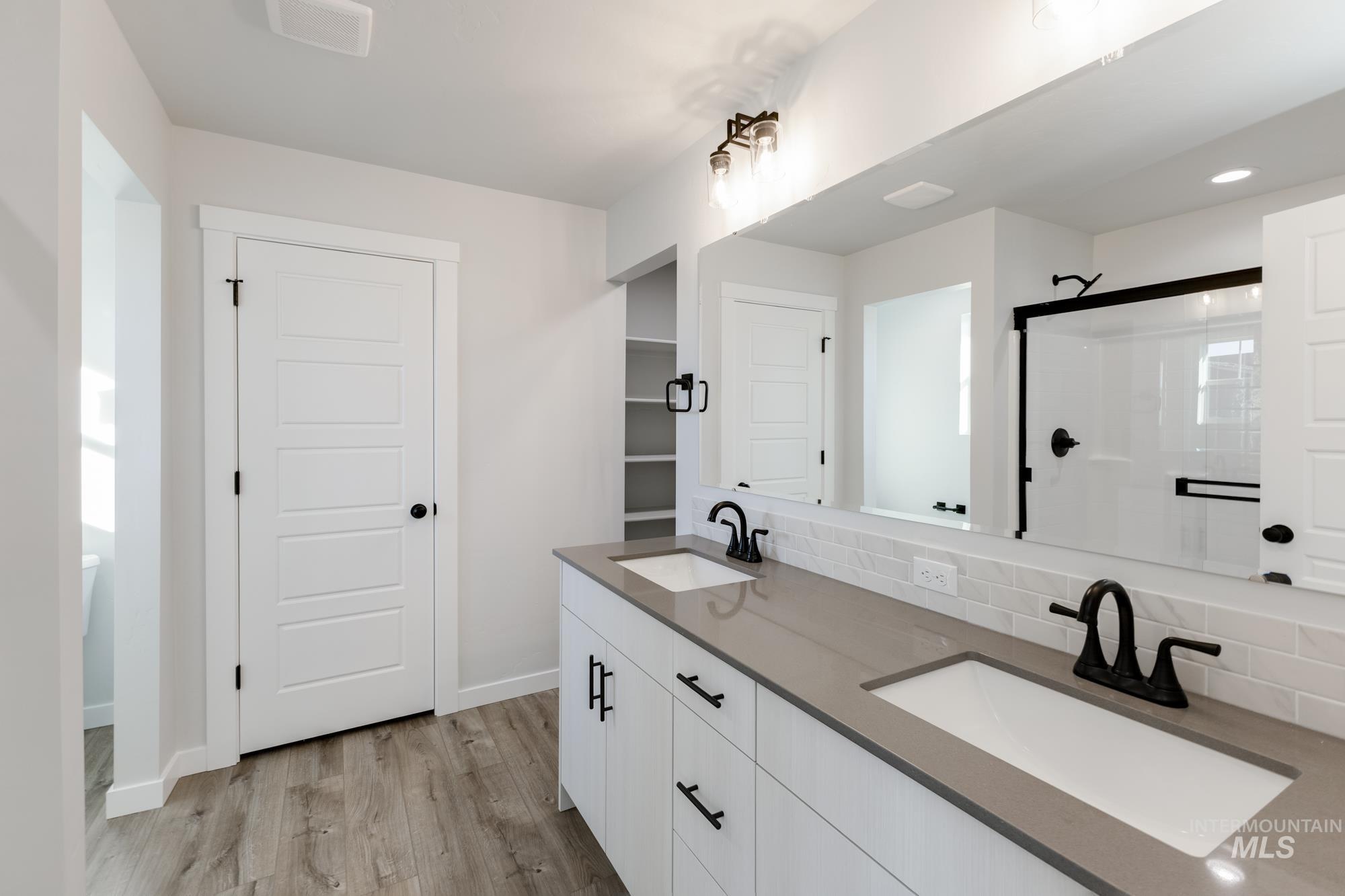 5046 S Amorita Ave, Meridian, Idaho 83642, 3 Bedrooms, 2.5 Bathrooms, Residential For Sale, Price $464,990,MLS 98968373