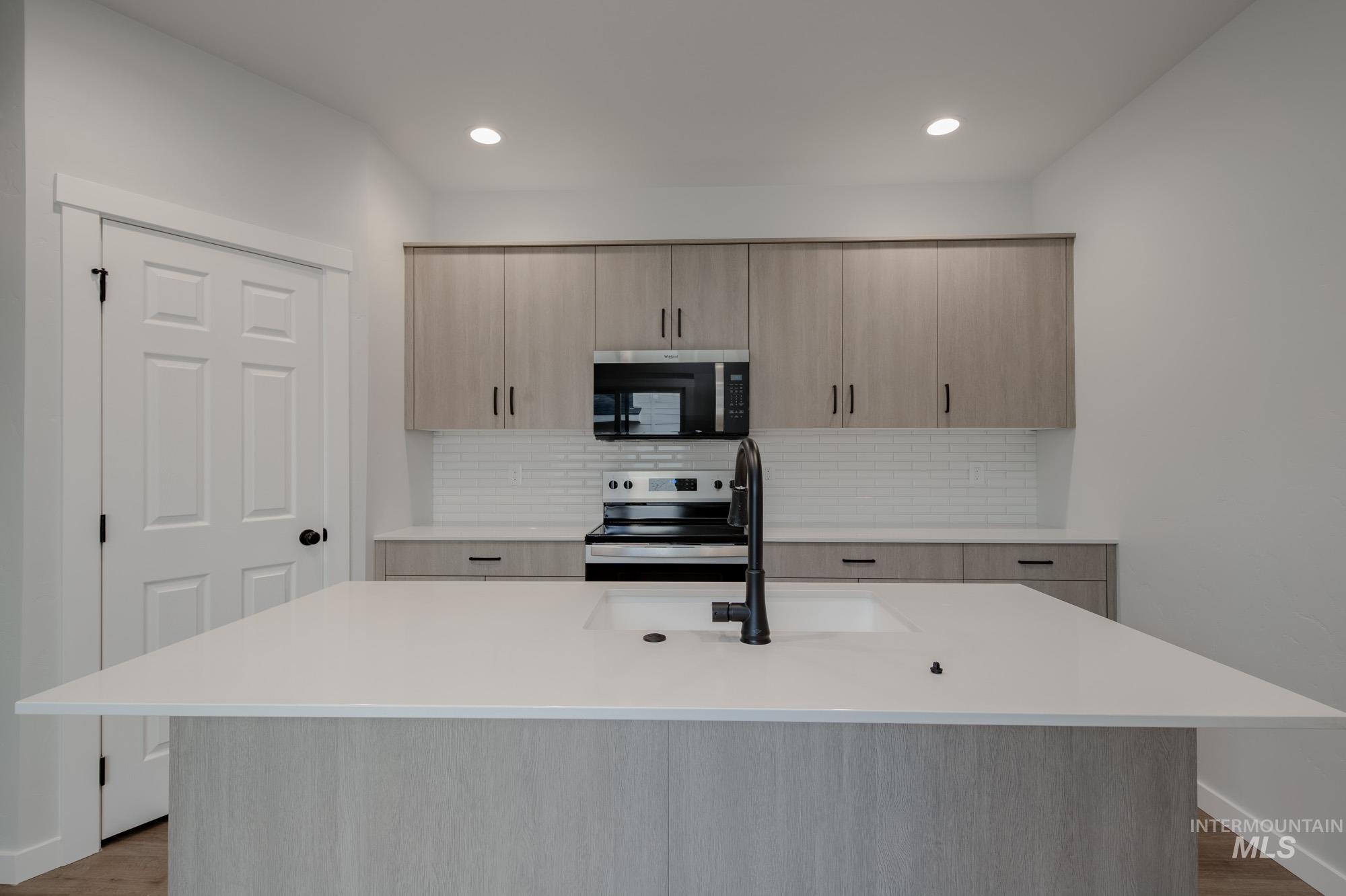 2930 E Boulder Basin Dr, Kuna, Idaho 83634, 3 Bedrooms, 2.5 Bathrooms, Residential For Sale, Price $399,990,MLS 98968375