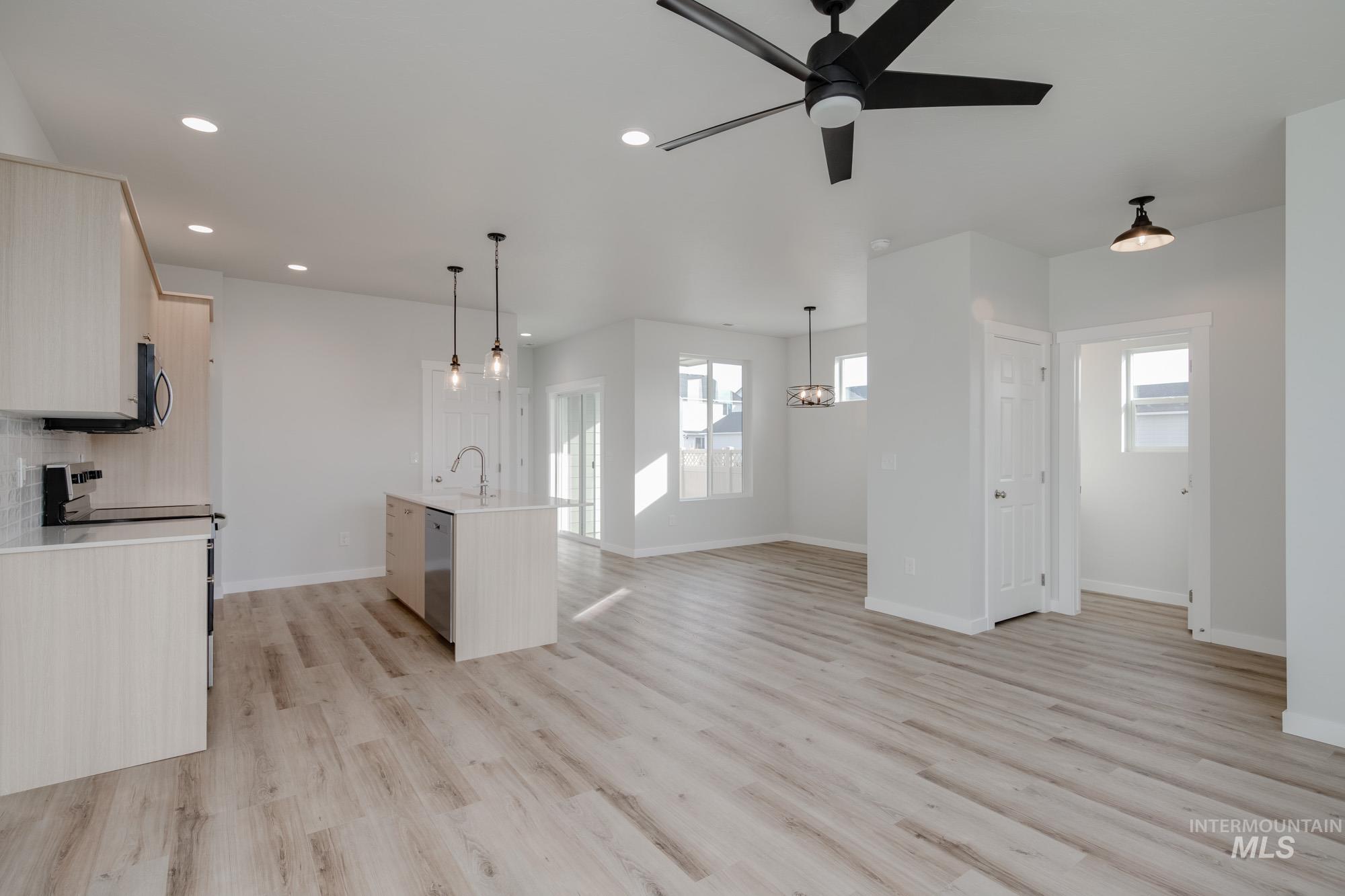 2954 E Boulder Basin Dr, Kuna, Idaho 83634, 3 Bedrooms, 2.5 Bathrooms, Residential For Sale, Price $395,990,MLS 98968376