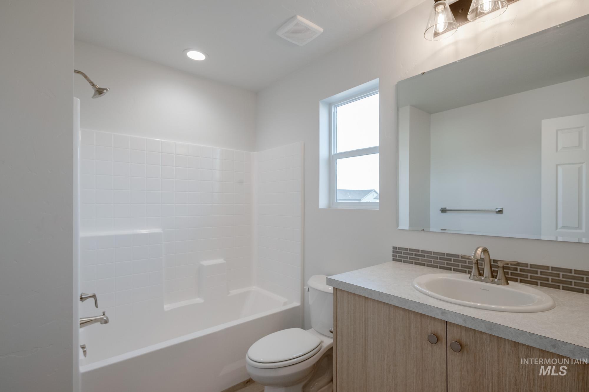 2954 E Boulder Basin Dr, Kuna, Idaho 83634, 3 Bedrooms, 2.5 Bathrooms, Residential For Sale, Price $395,990,MLS 98968376