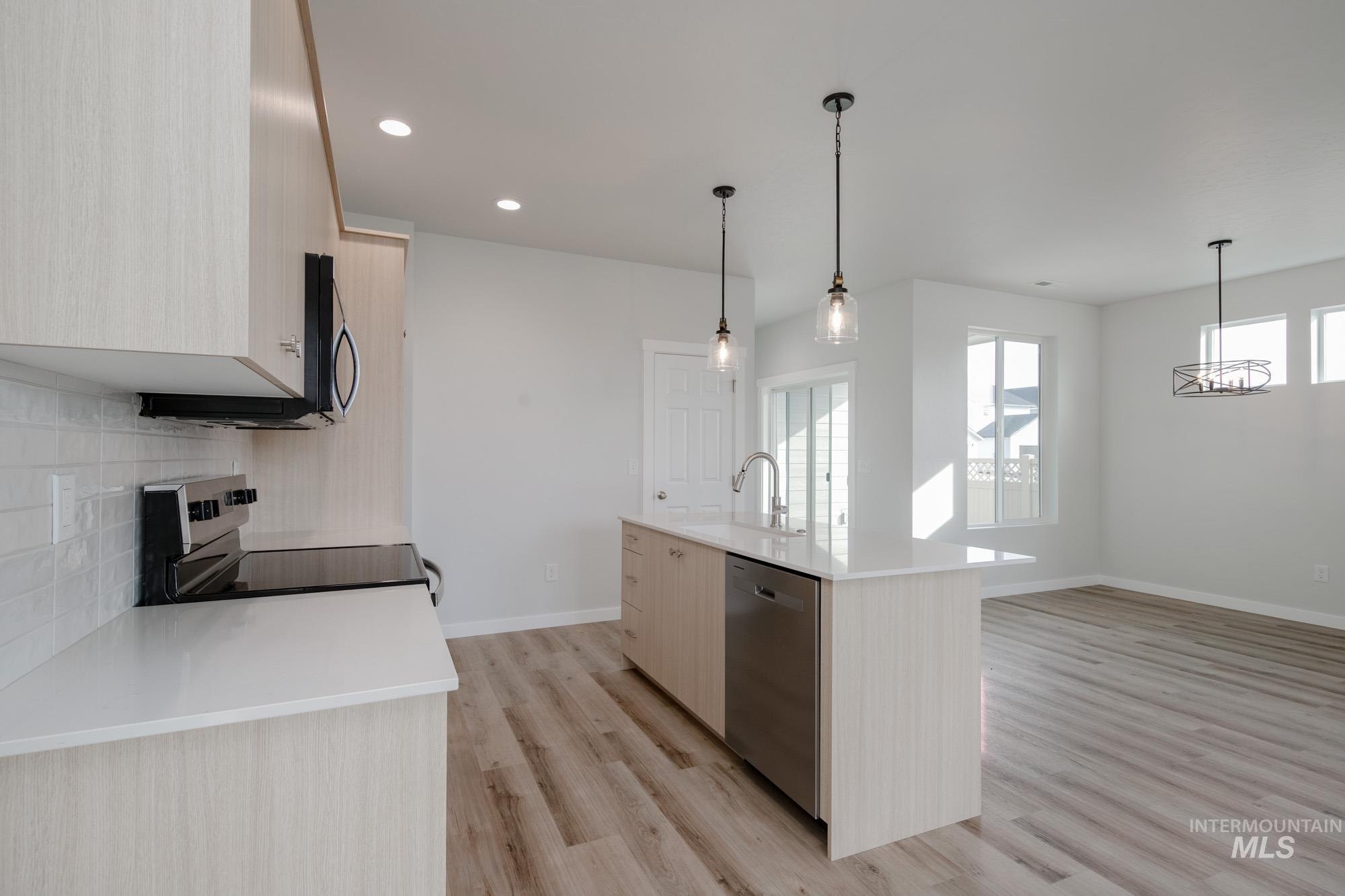 2954 E Boulder Basin Dr, Kuna, Idaho 83634, 3 Bedrooms, 2.5 Bathrooms, Residential For Sale, Price $395,990,MLS 98968376