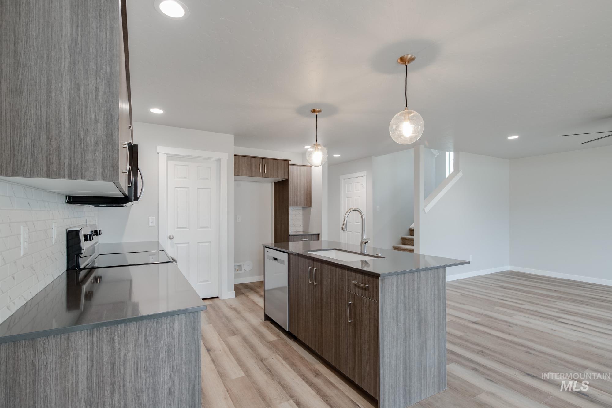 2952 E Mossy Creek Dr, Kuna, Idaho 83634, 3 Bedrooms, 2.5 Bathrooms, Residential For Sale, Price $454,990,MLS 98968378