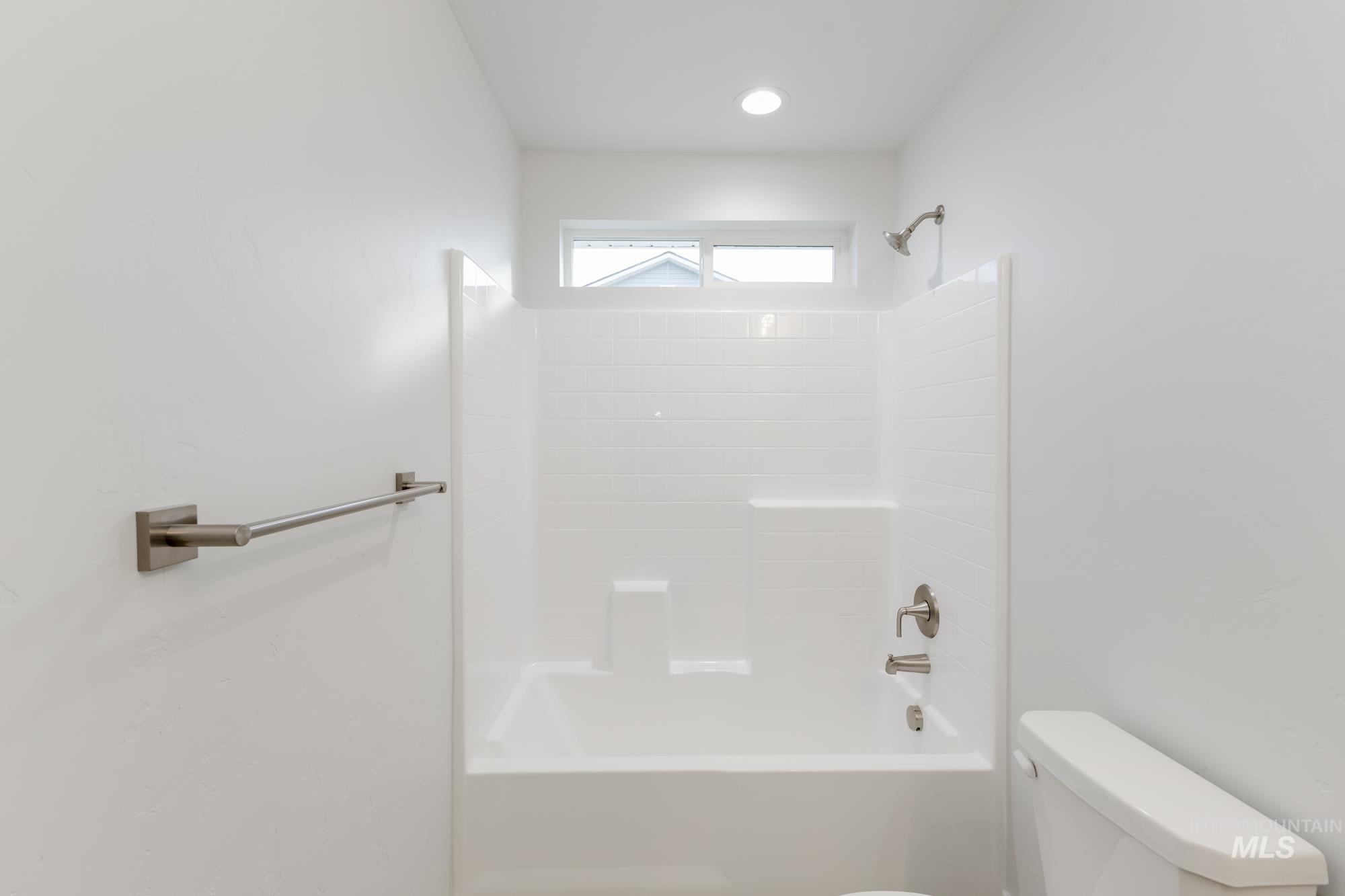 331 N Coltsfoot Ave, Kuna, Idaho 83634, 4 Bedrooms, 2.5 Bathrooms, Residential For Sale, Price $461,990,MLS 98968379