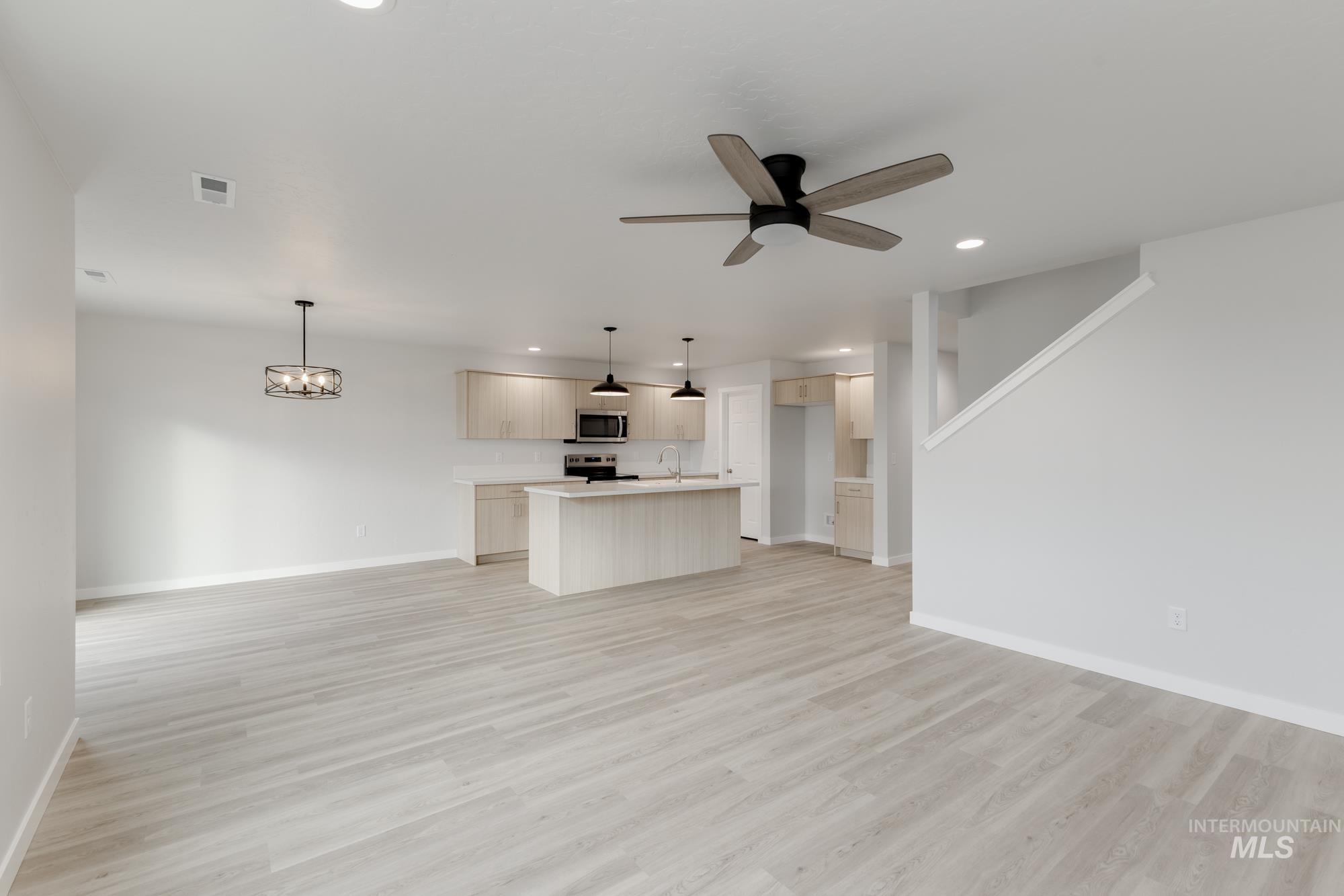 331 N Coltsfoot Ave, Kuna, Idaho 83634, 4 Bedrooms, 2.5 Bathrooms, Residential For Sale, Price $461,990,MLS 98968379