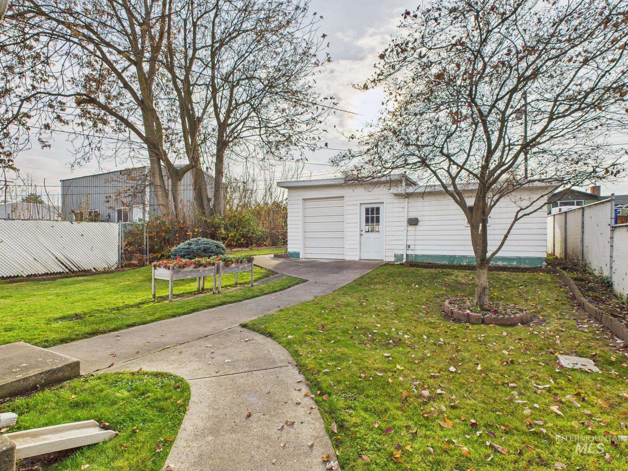 1518 16th Ave, Lewiston, Idaho 83501, 3 Bedrooms, 2 Bathrooms, Residential For Sale, Price $325,000, 98968380
