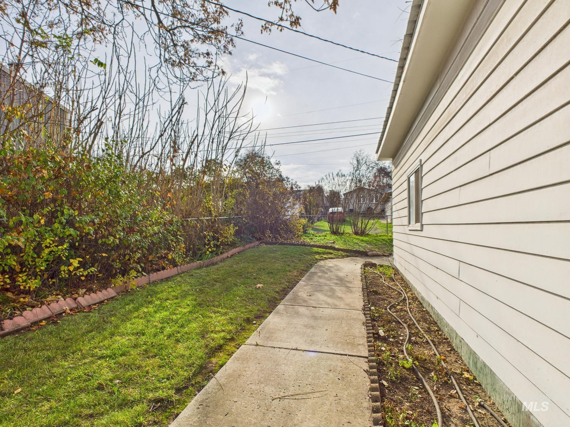 1518 16th Ave, Lewiston, Idaho 83501, 3 Bedrooms, 2 Bathrooms, Residential For Sale, Price $325,000, 98968380