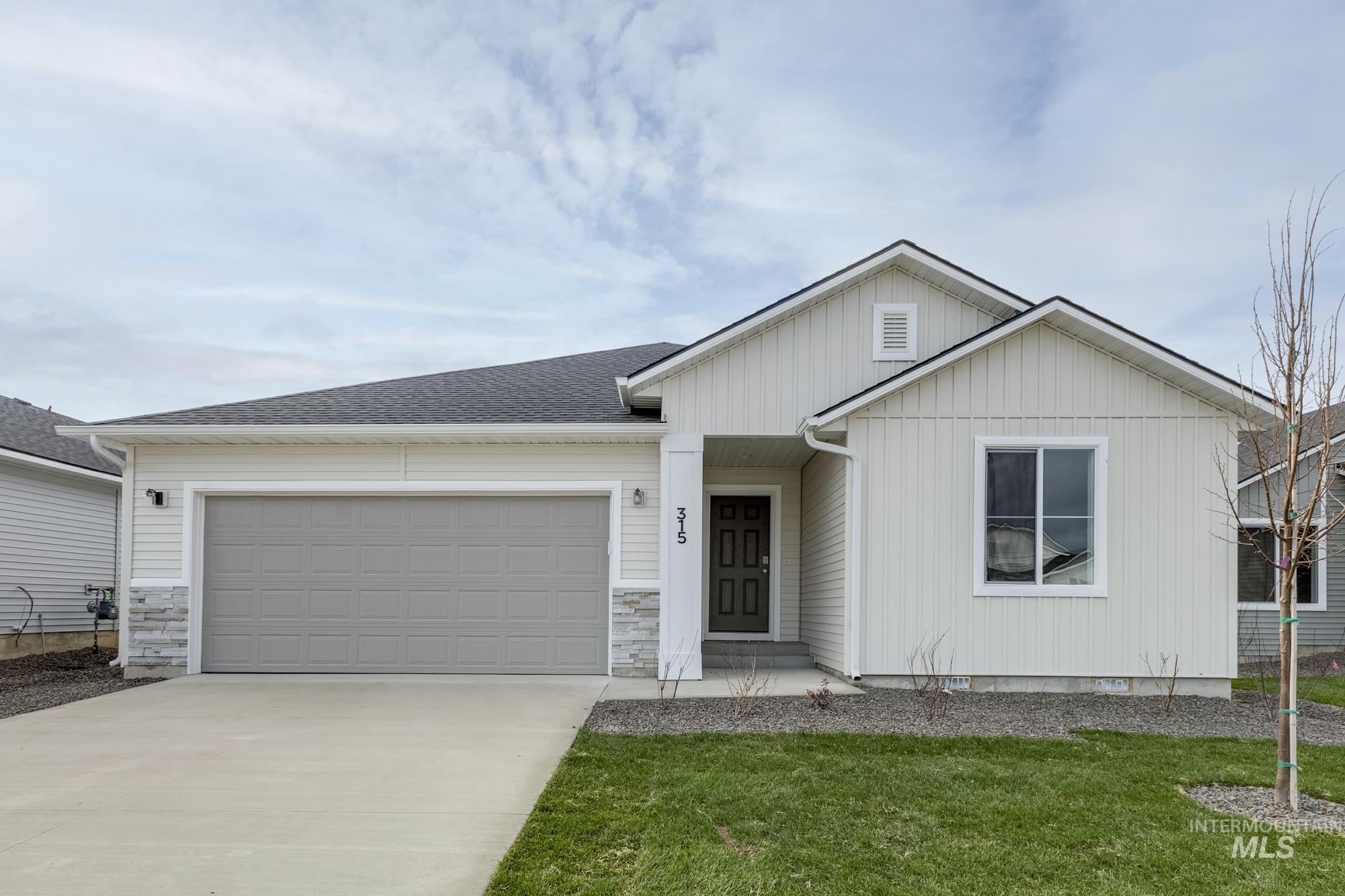 315 N Madrone Ave, Kuna, Idaho 83634, 3 Bedrooms, 2 Bathrooms, Residential For Sale, Price $404,990,MLS 98968382