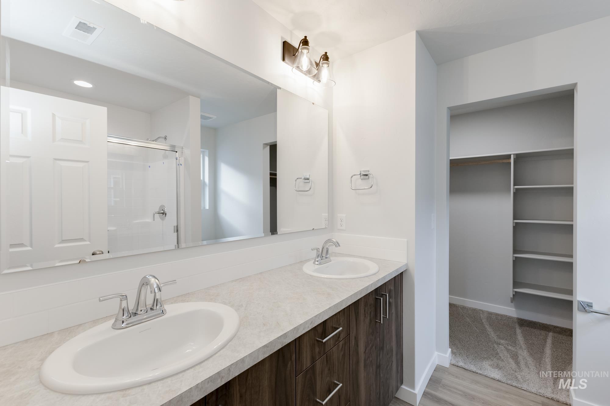 315 N Madrone Ave, Kuna, Idaho 83634, 3 Bedrooms, 2 Bathrooms, Residential For Sale, Price $404,990,MLS 98968382