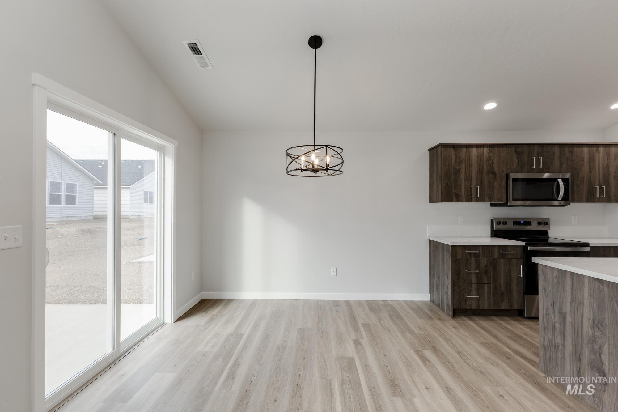 315 N Madrone Ave, Kuna, Idaho 83634, 3 Bedrooms, 2 Bathrooms, Residential For Sale, Price $404,990,MLS 98968382