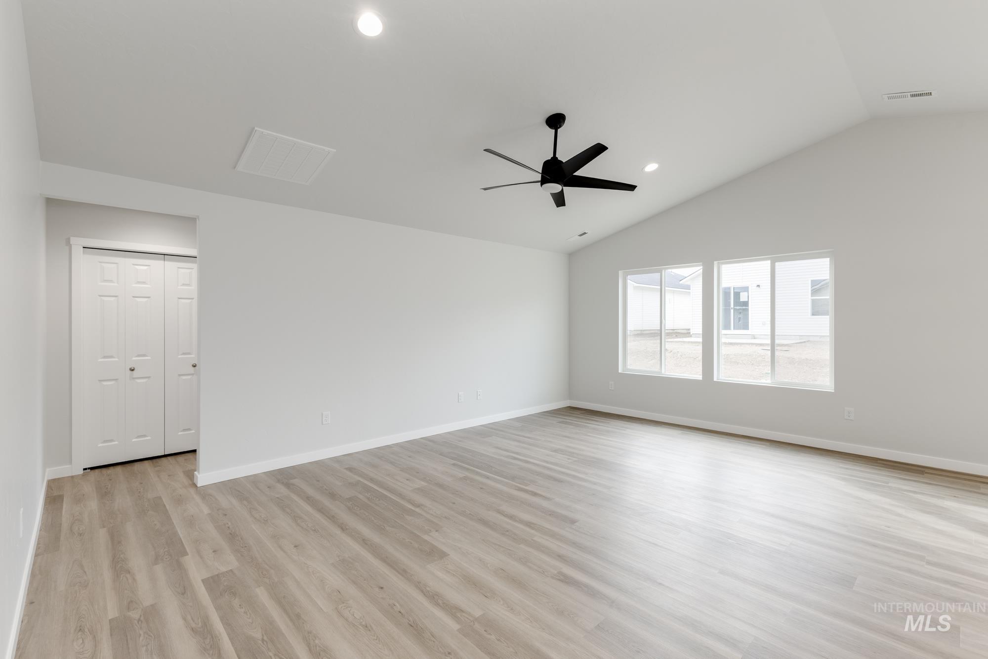 315 N Madrone Ave, Kuna, Idaho 83634, 3 Bedrooms, 2 Bathrooms, Residential For Sale, Price $404,990,MLS 98968382