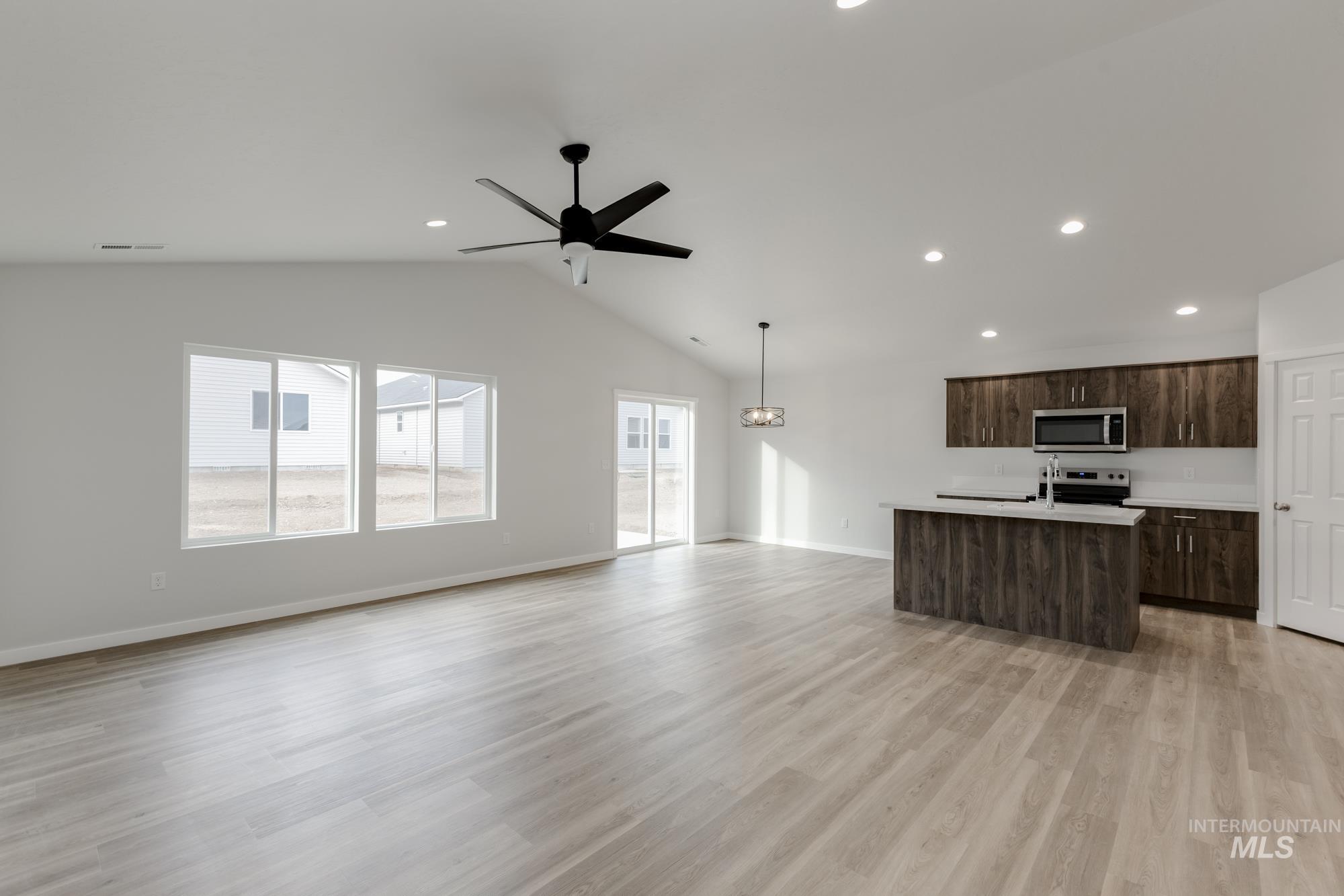 315 N Madrone Ave, Kuna, Idaho 83634, 3 Bedrooms, 2 Bathrooms, Residential For Sale, Price $404,990,MLS 98968382