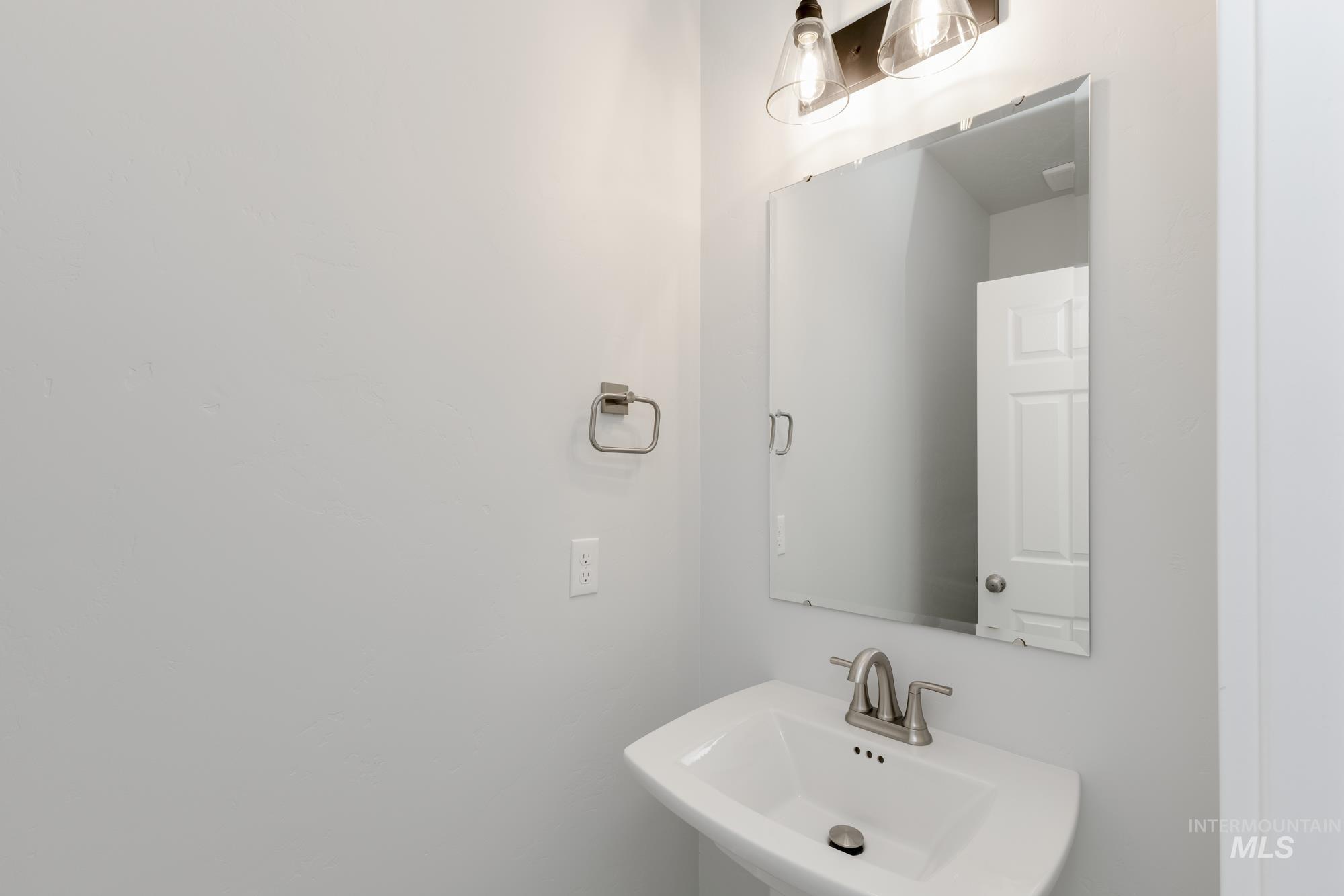 1167 W Cub River Dr, Meridian, Idaho 83642, 5 Bedrooms, 2.5 Bathrooms, Residential For Sale, Price $640,990,MLS 98968387