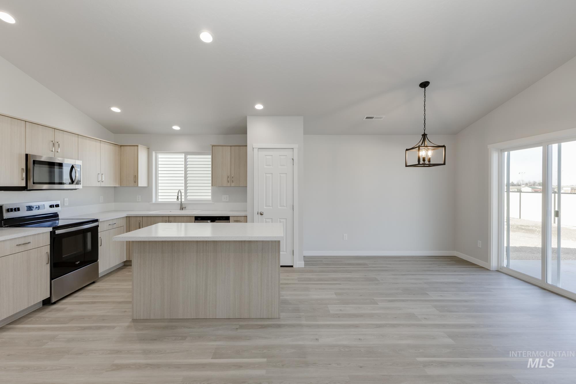 1726 W Unforgettable St, Meridian, Idaho 83642, 3 Bedrooms, 2 Bathrooms, Residential For Sale, Price $418,990,MLS 98968393