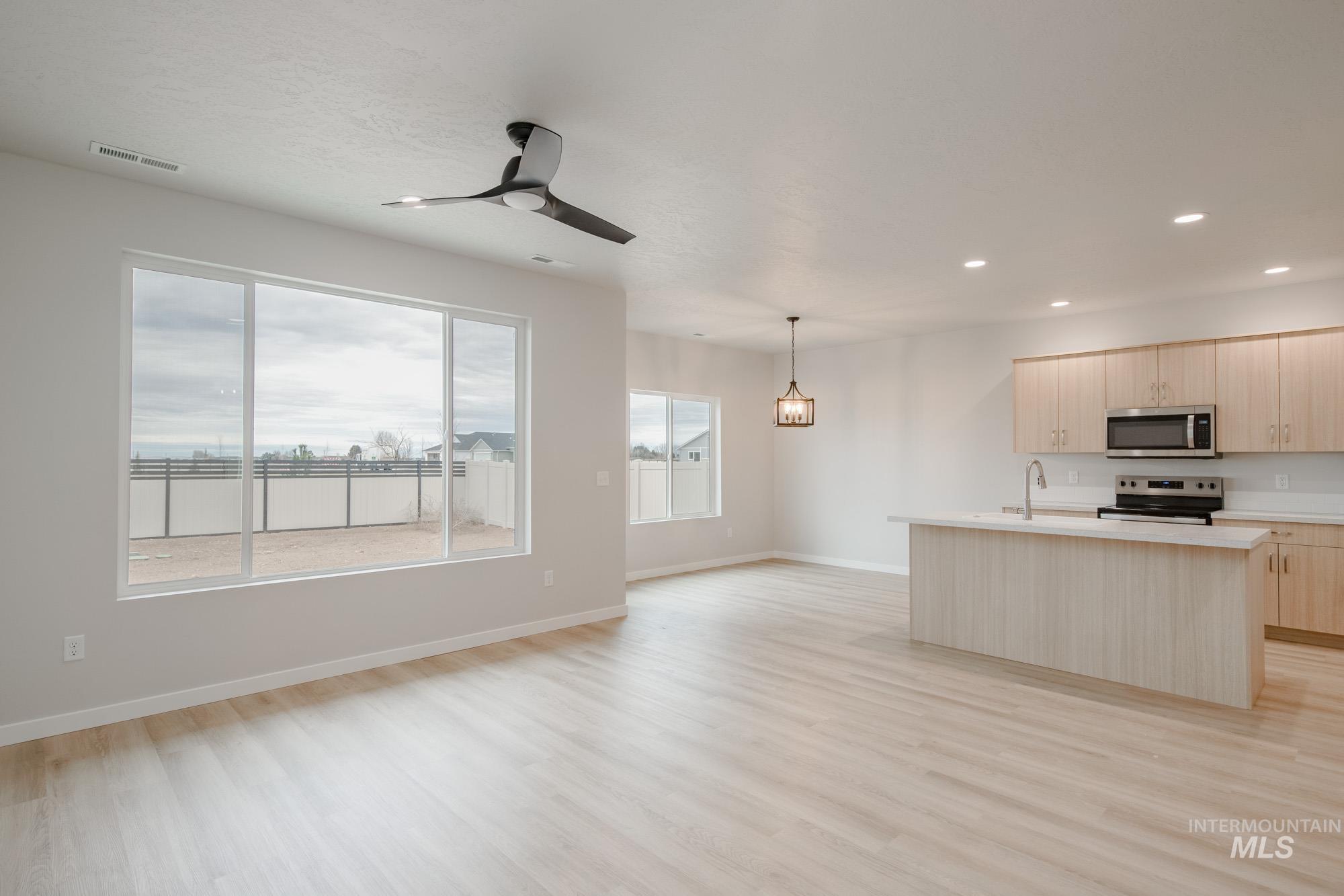 7281 S Bungalow Ave, Meridian, Idaho 83642, 3 Bedrooms, 2 Bathrooms, Residential For Sale, Price $446,990,MLS 98968395