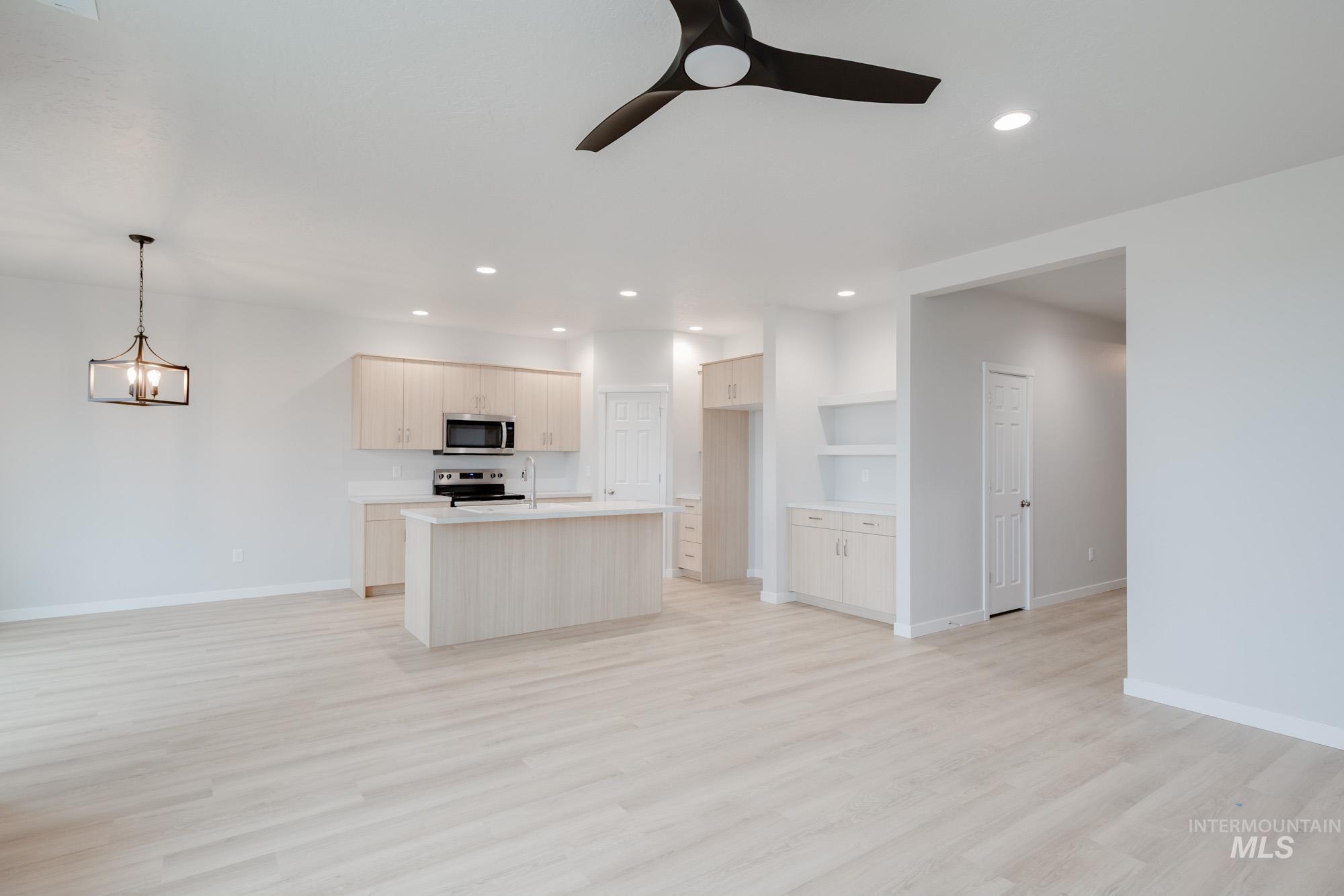 7281 S Bungalow Ave, Meridian, Idaho 83642, 3 Bedrooms, 2 Bathrooms, Residential For Sale, Price $446,990, 98968395