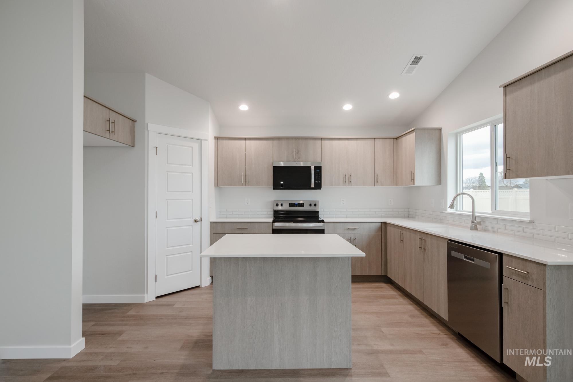 16645 Sentinel Ave, Caldwell, Idaho 83607, 4 Bedrooms, 2 Bathrooms, Residential For Sale, Price $425,990,MLS 98968401