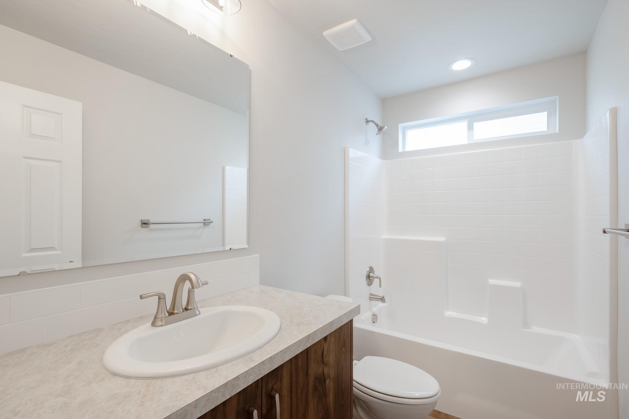 2454 W Fallon Lp, Nampa, Idaho 83651, 3 Bedrooms, 2.5 Bathrooms, Residential For Sale, Price $404,990,MLS 98968404