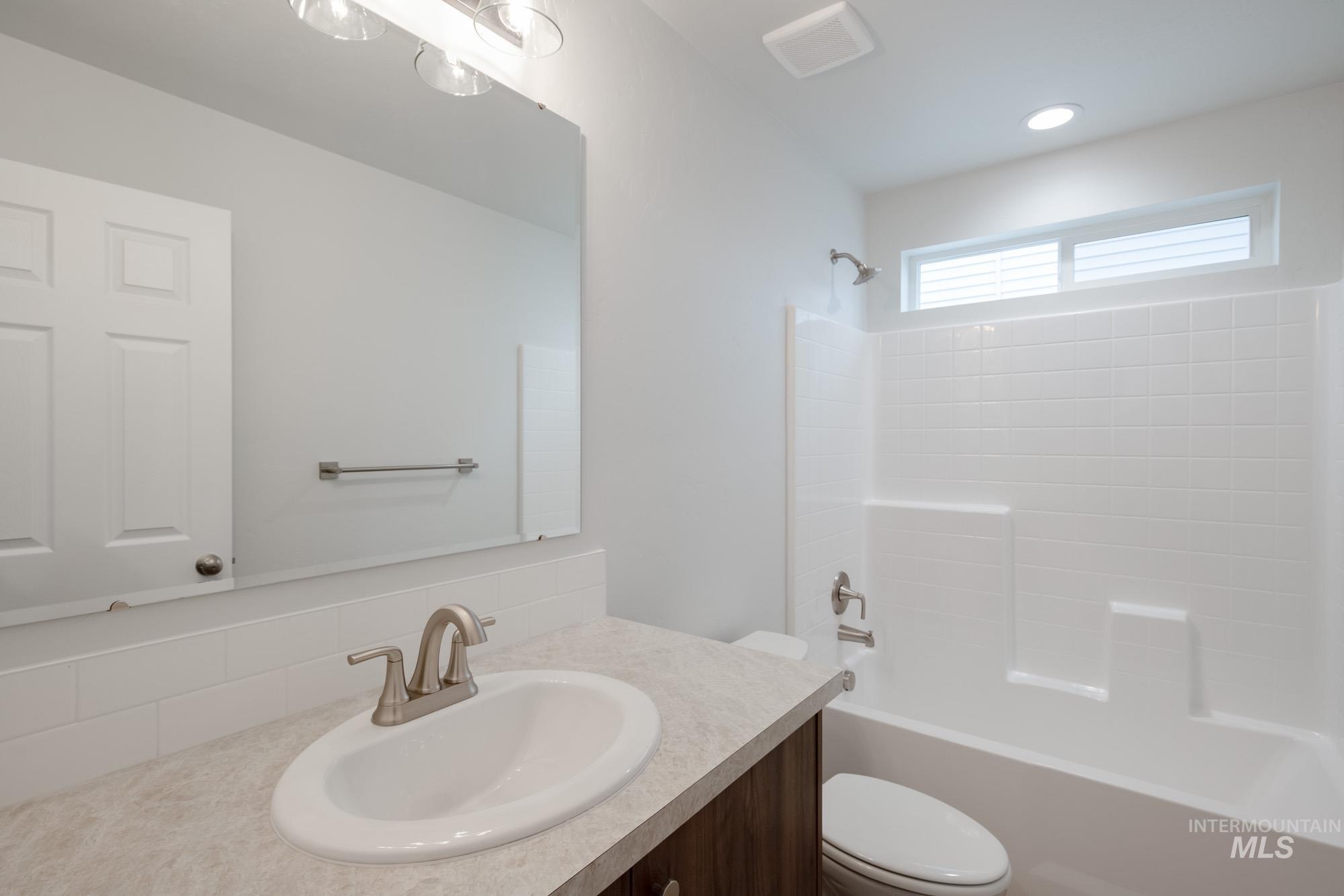 2454 W Fallon Lp, Nampa, Idaho 83651, 3 Bedrooms, 2.5 Bathrooms, Residential For Sale, Price $404,990,MLS 98968404