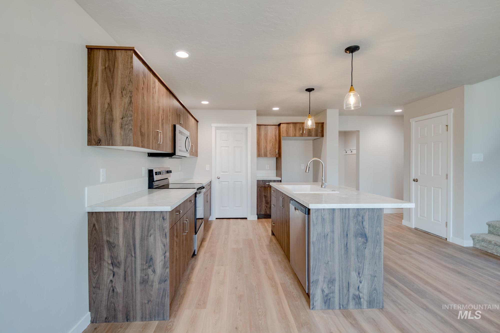 2454 W Fallon Lp, Nampa, Idaho 83651, 3 Bedrooms, 2.5 Bathrooms, Residential For Sale, Price $404,990,MLS 98968404