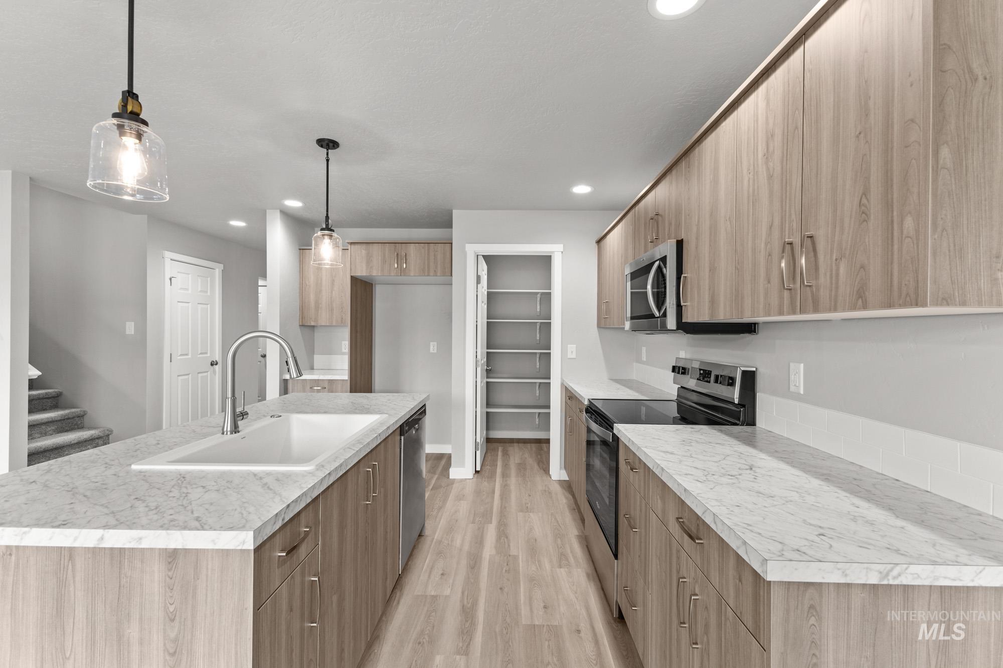 2518 W Fallon Loop, Nampa, Idaho 83651, 3 Bedrooms, 2.5 Bathrooms, Residential For Sale, Price $424,990,MLS 98968407