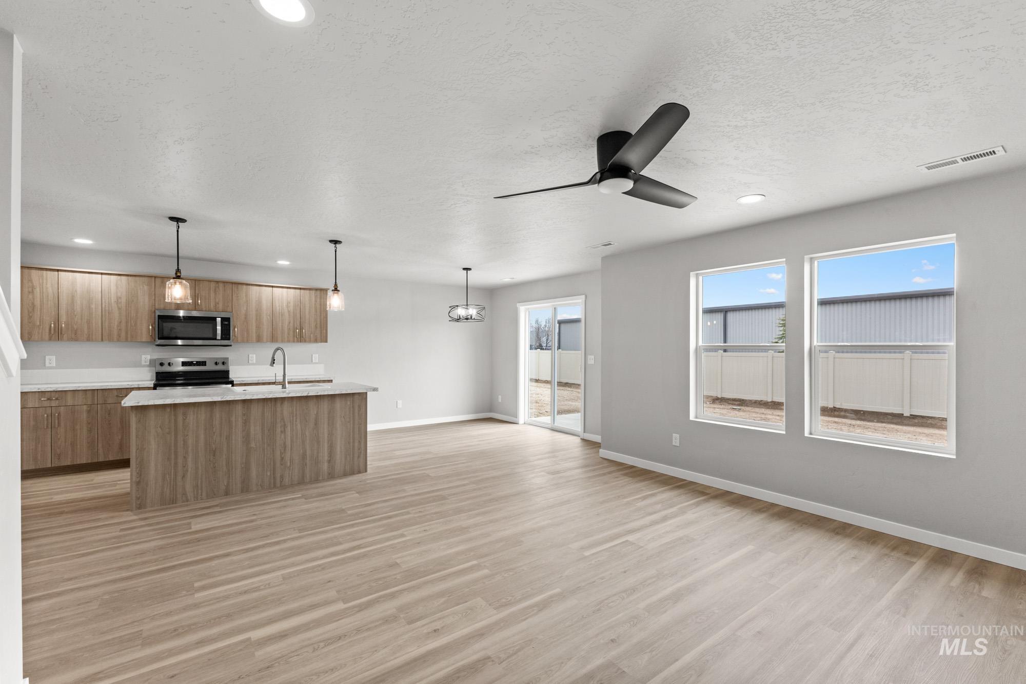 2518 W Fallon Loop, Nampa, Idaho 83651, 3 Bedrooms, 2.5 Bathrooms, Residential For Sale, Price $424,990,MLS 98968407