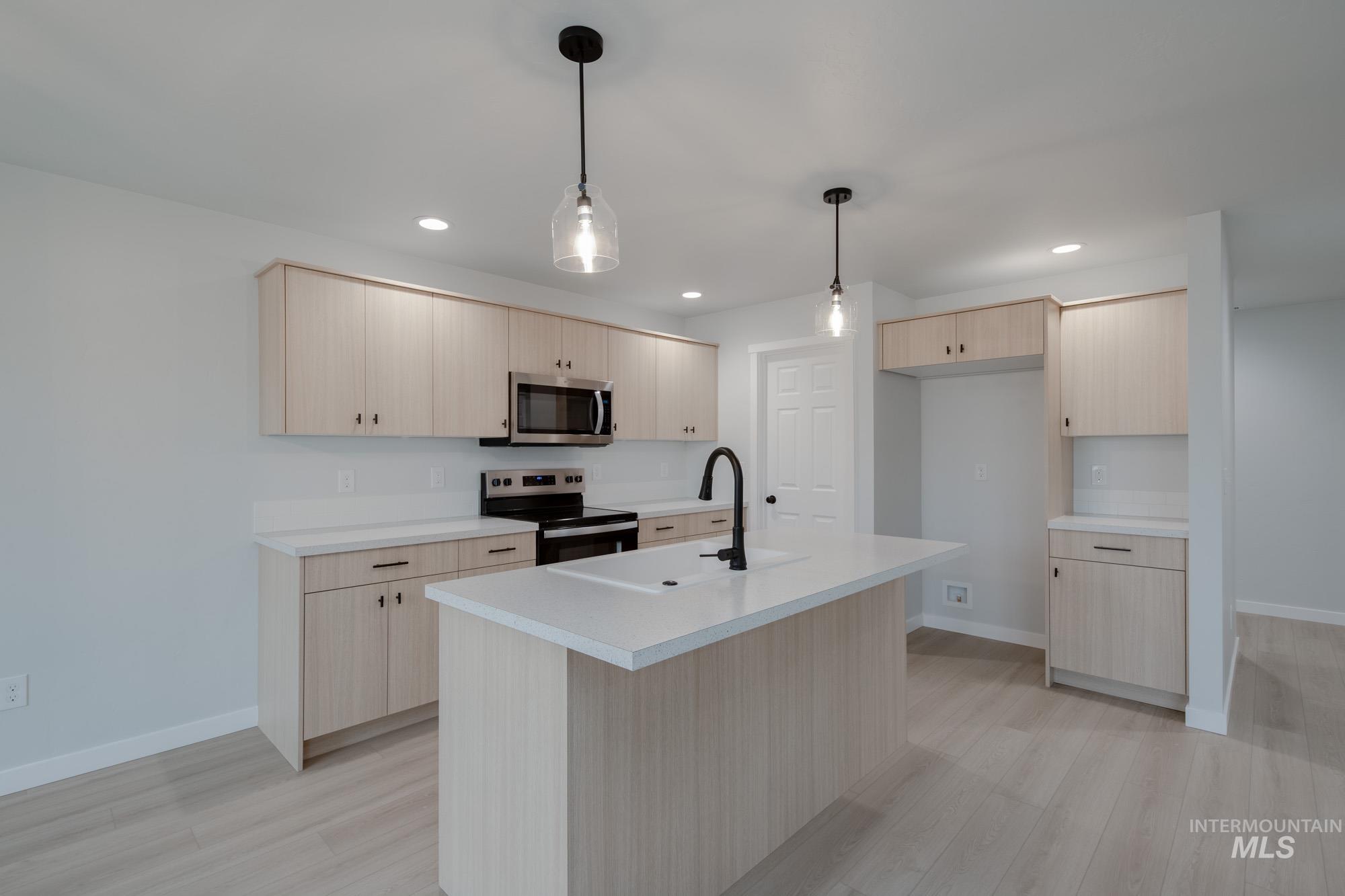 2518 W Fallon Loop, Nampa, Idaho 83651, 3 Bedrooms, 2.5 Bathrooms, Residential For Sale, Price $424,990,MLS 98968407