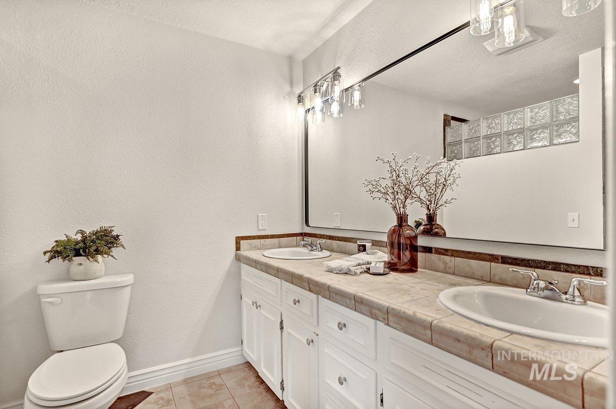 2934 N Mountain Road, Boise, Idaho 83702, 3 Bedrooms, 2.5 Bathrooms, Residential For Sale, Price $674,000,MLS 98968408