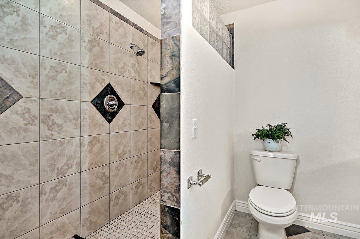 2934 N Mountain Road, Boise, Idaho 83702, 3 Bedrooms, 2.5 Bathrooms, Residential For Sale, Price $674,000,MLS 98968408